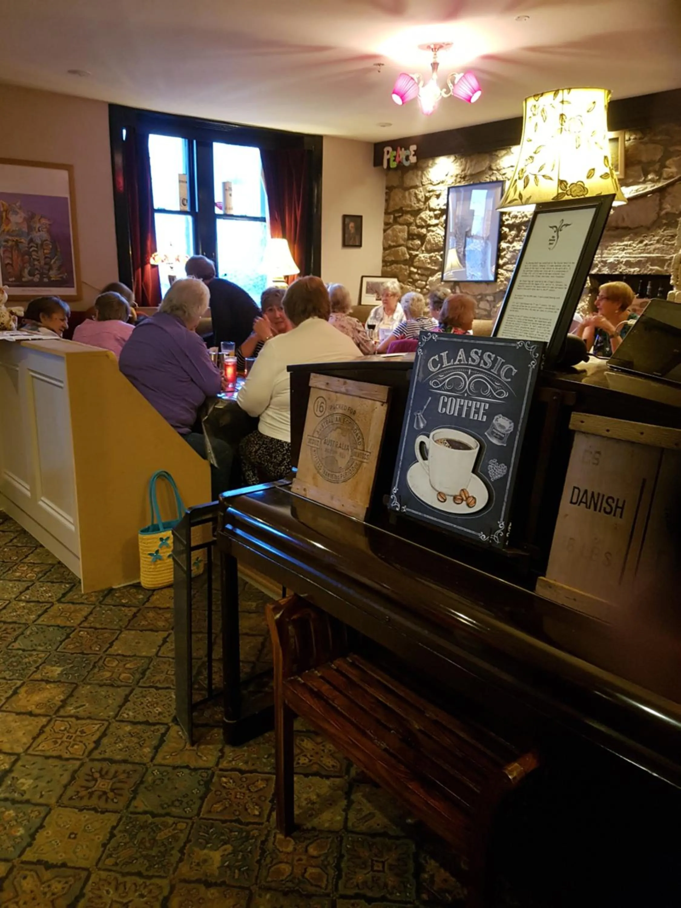 Restaurant/places to eat in The Dunning Hotel