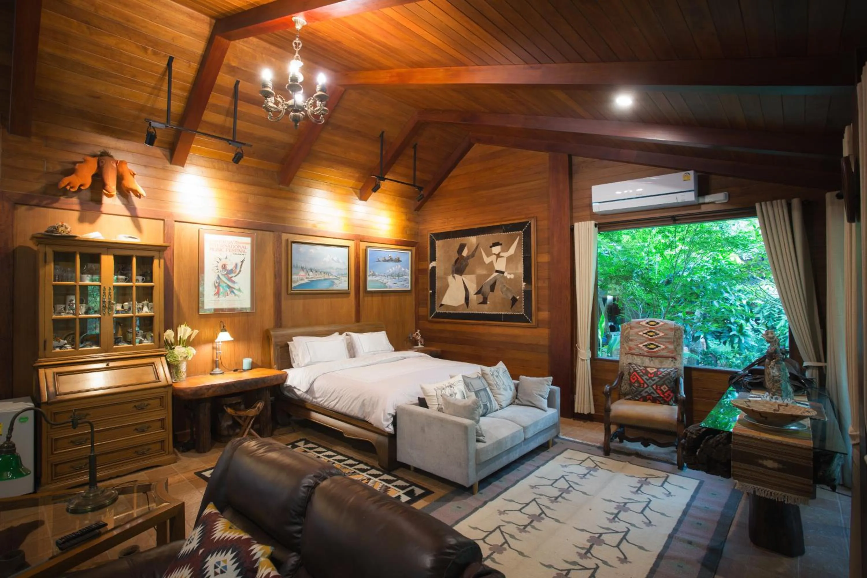 TV and multimedia in Cattani's Riverside Home