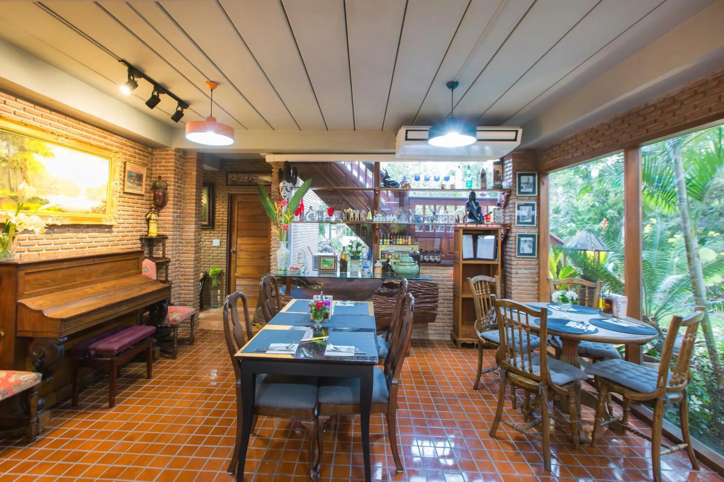 Restaurant/places to eat in Cattani's Riverside Home Restaurant/places to eat in Cattani's Riverside Home