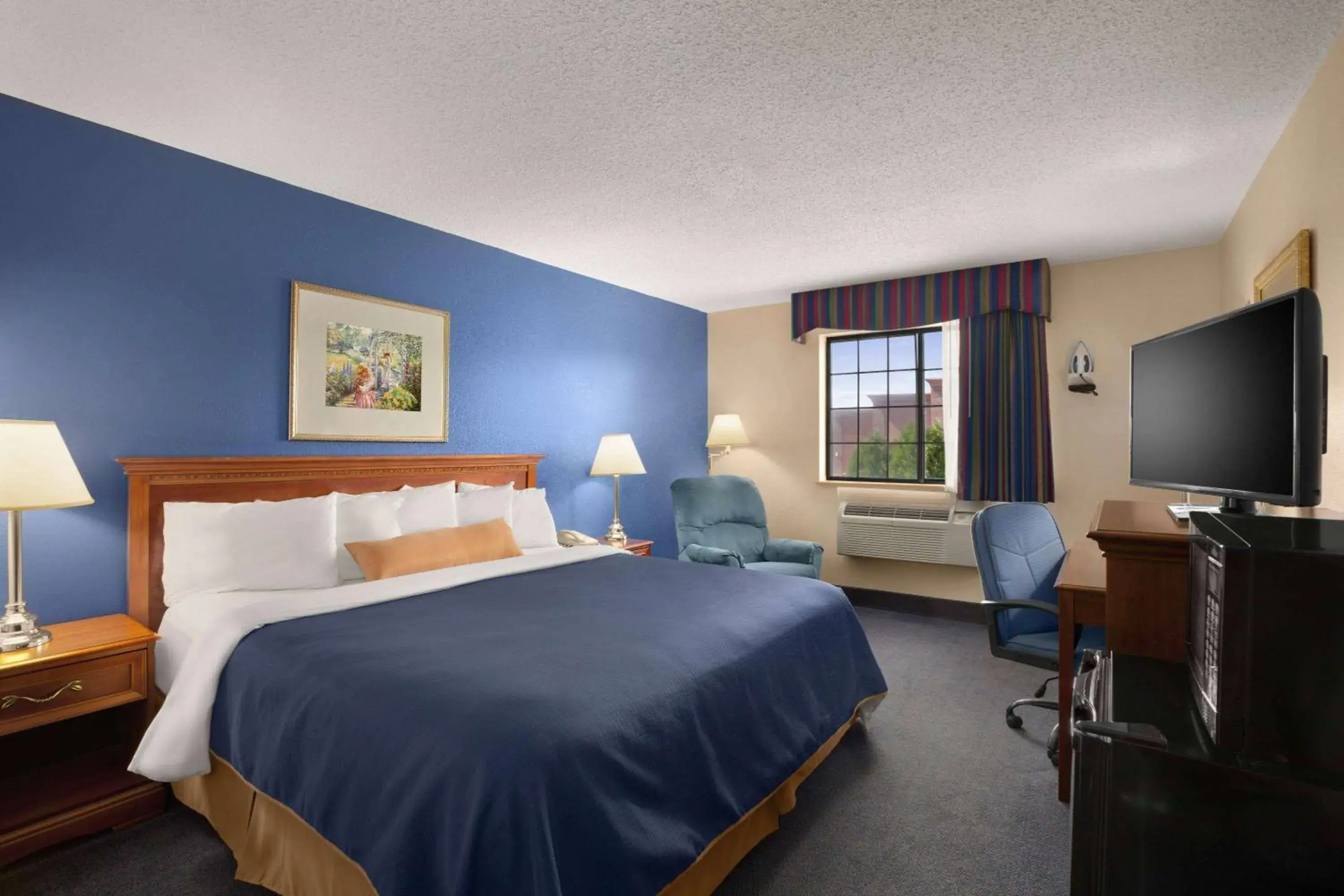 Photo of the whole room, Bed in Days Inn by Wyndham Keene NH Photo of the whole room, Bed in Days Inn by Wyndham Keene NH