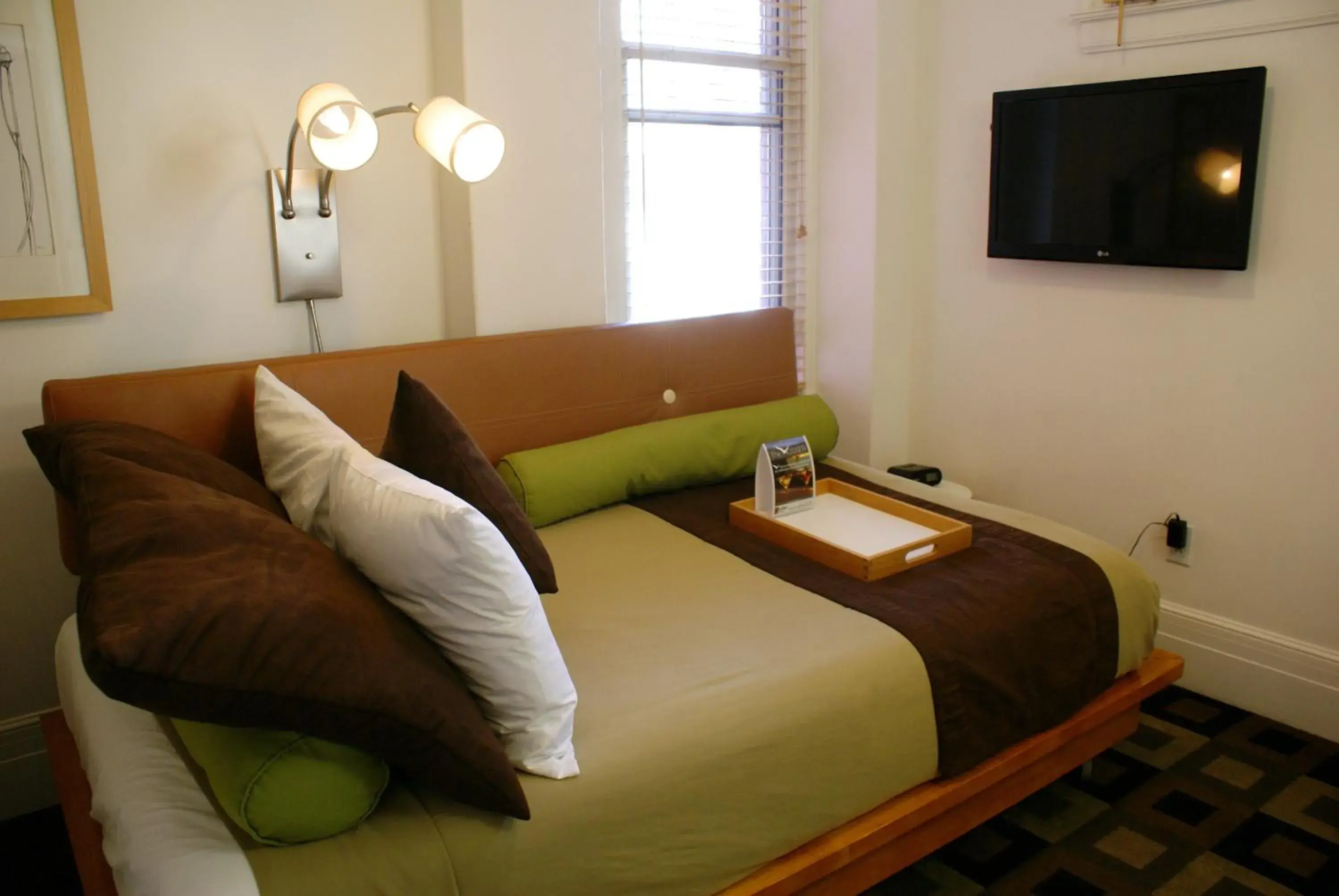 TV and multimedia, Bed in The Mosser Hotel TV and multimedia, Bed in The Mosser Hotel