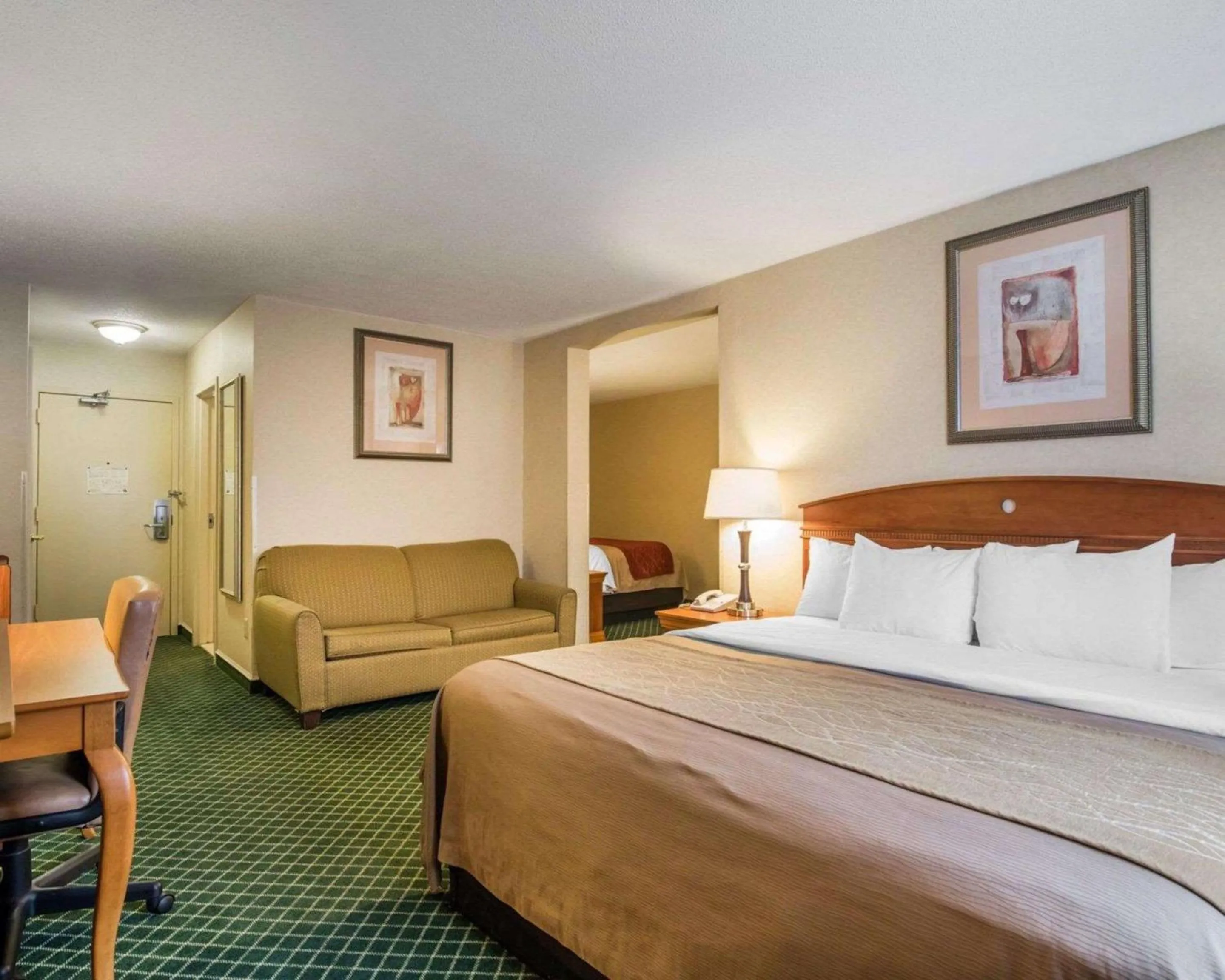 Photo of the whole room, Bed in Quality Inn