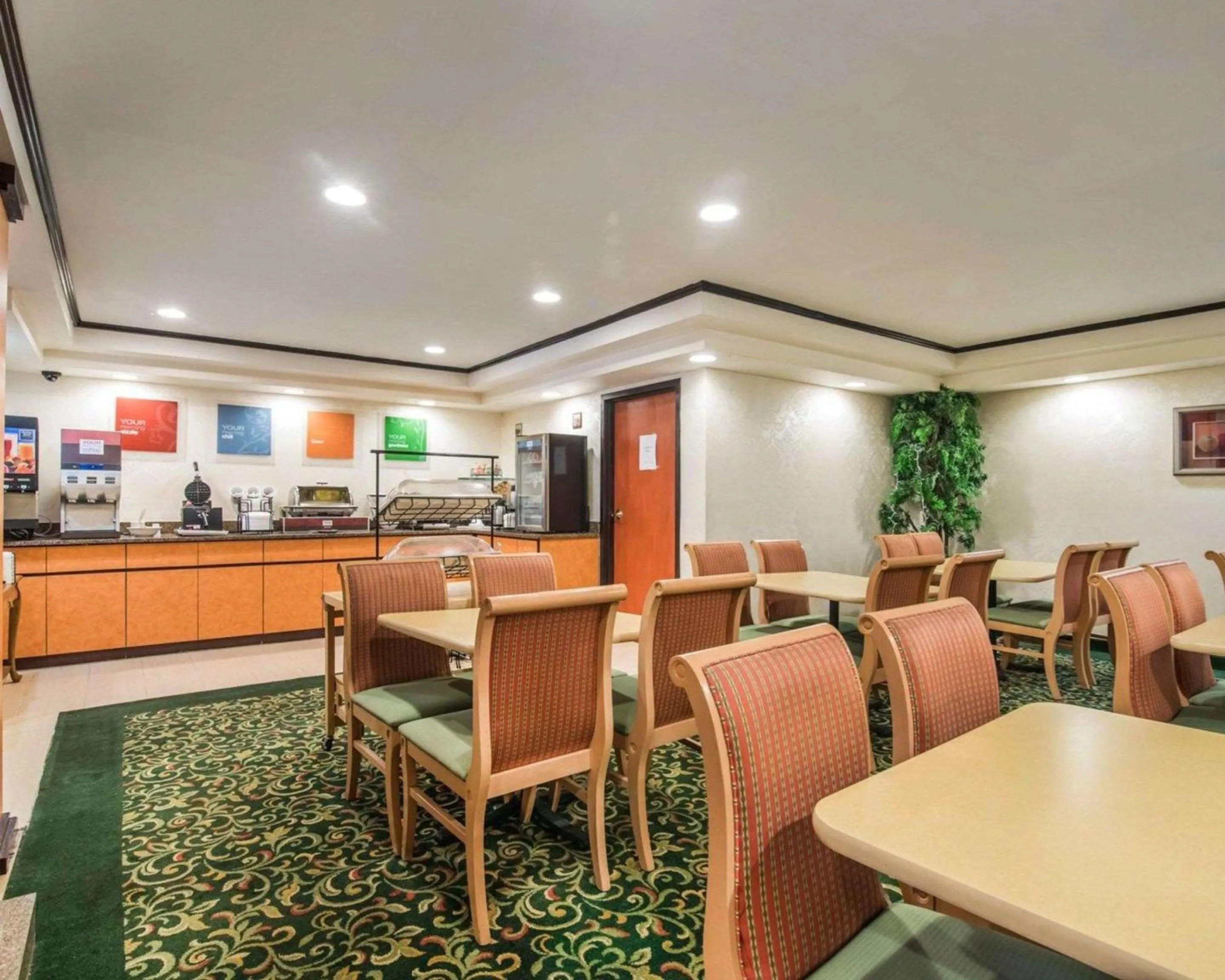 Restaurant/places to eat in Quality Inn