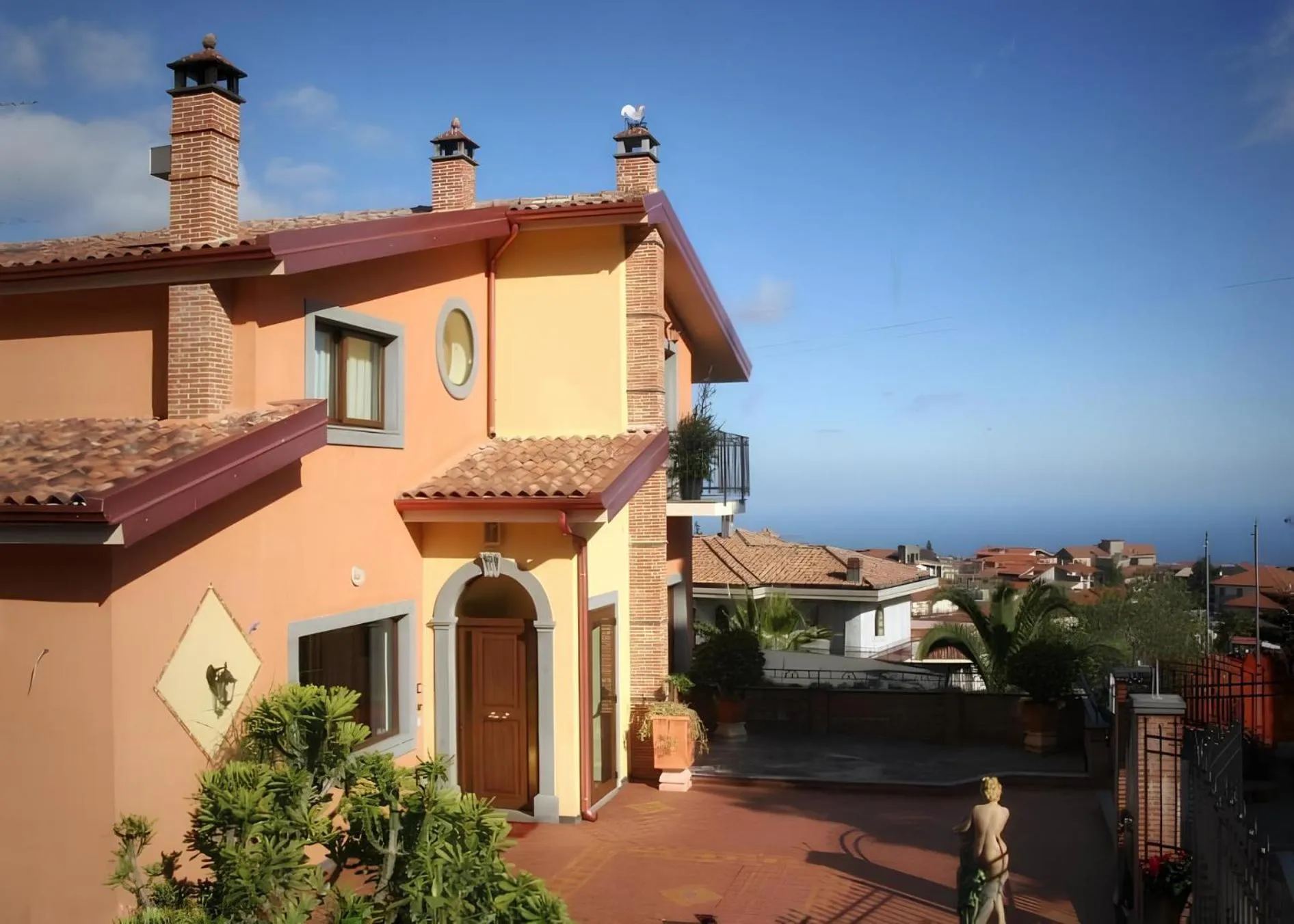 Property building in Villa Hirschen