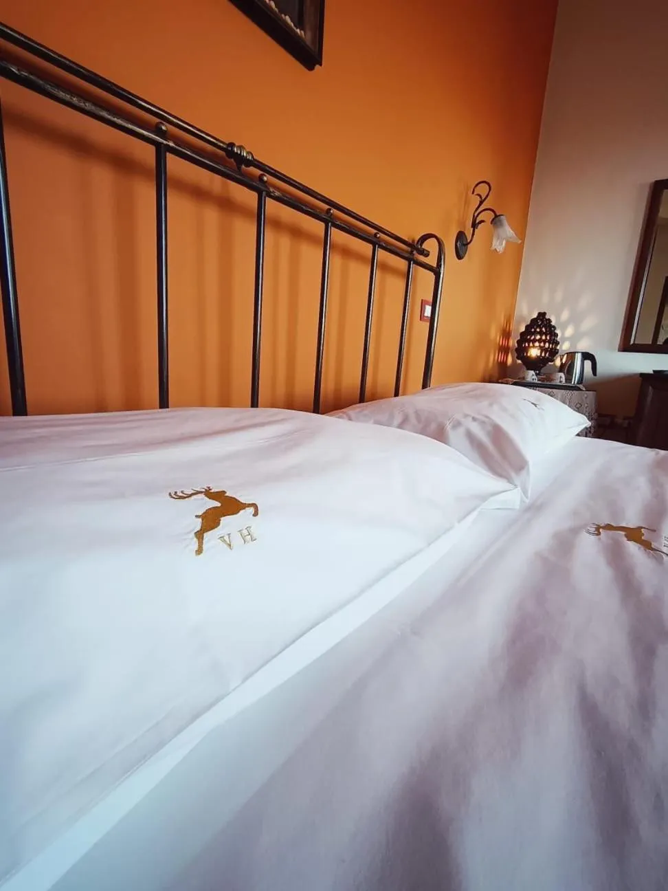 Coffee/tea facilities, Bed in Villa Hirschen