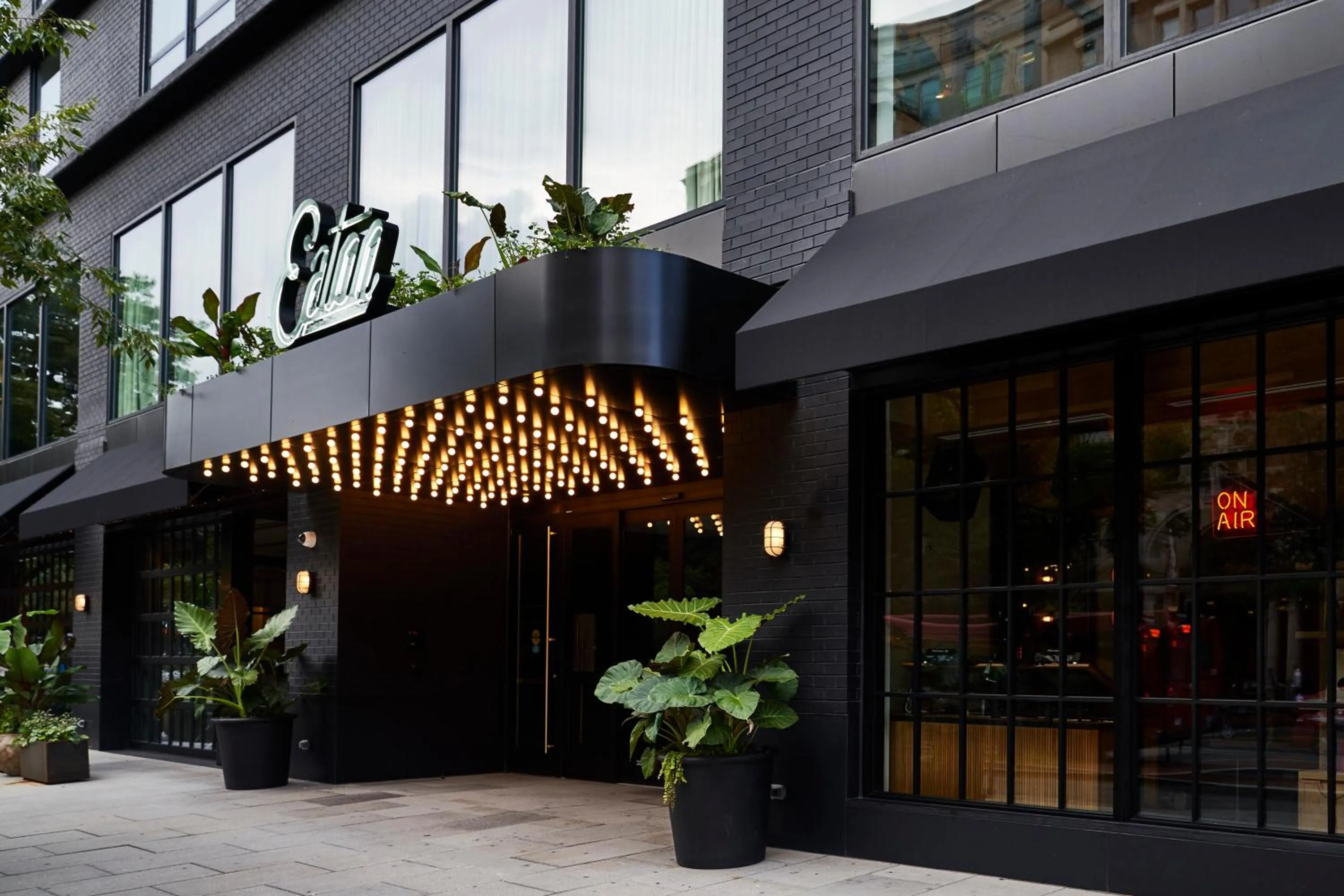 Facade/entrance in Eaton DC