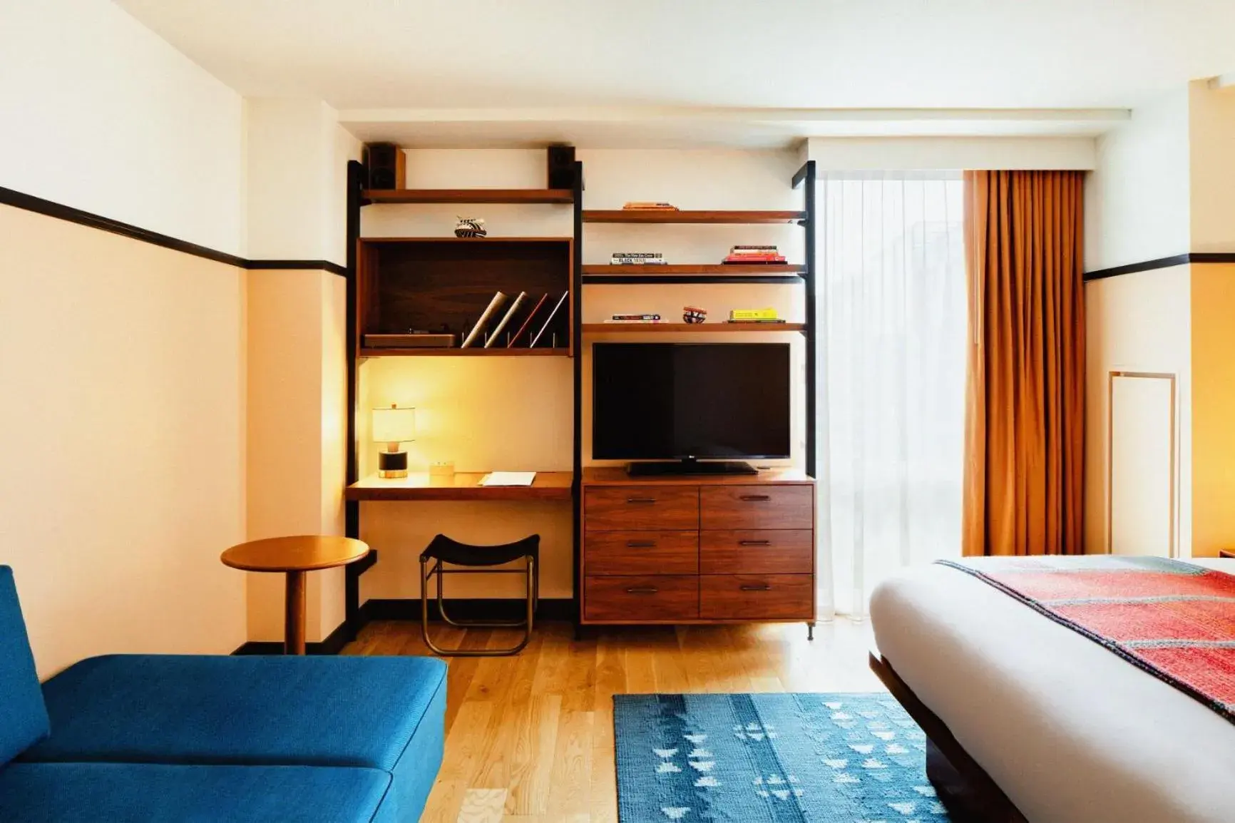 TV and multimedia, Bed in Eaton DC TV and multimedia, Bed in Eaton DC