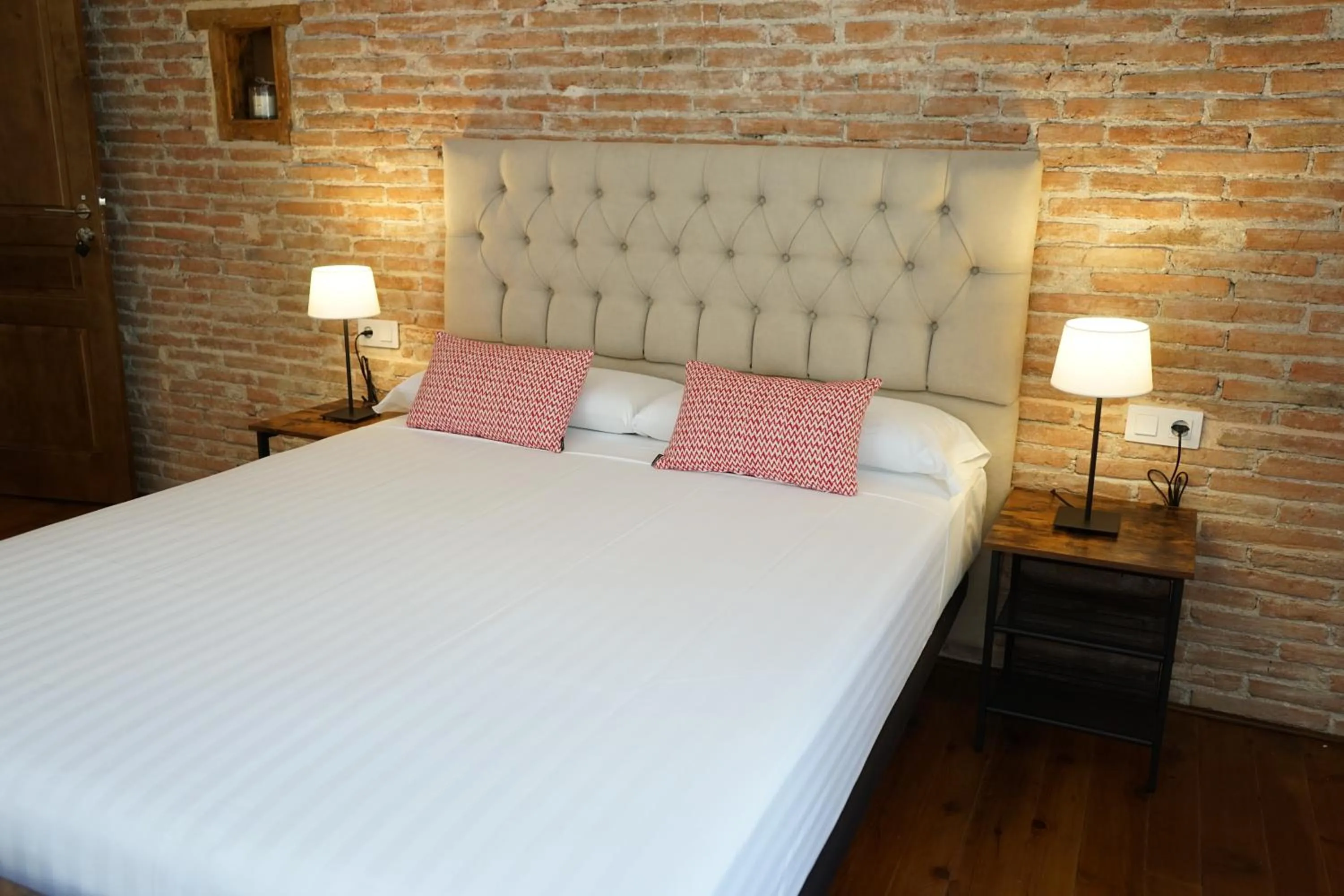 Photo of the whole room, Bed in Fonda Biayna