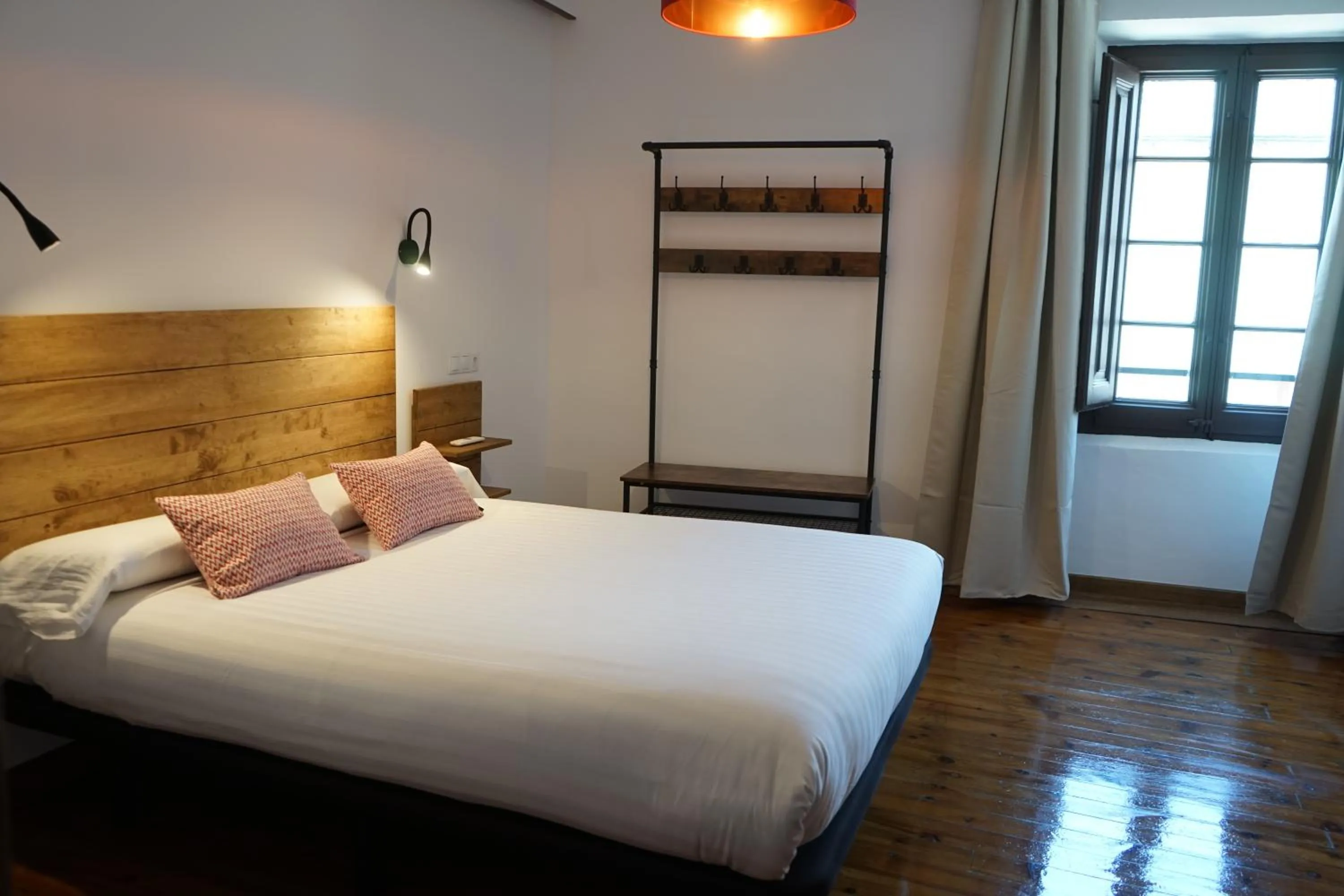 Photo of the whole room, Bed in Fonda Biayna