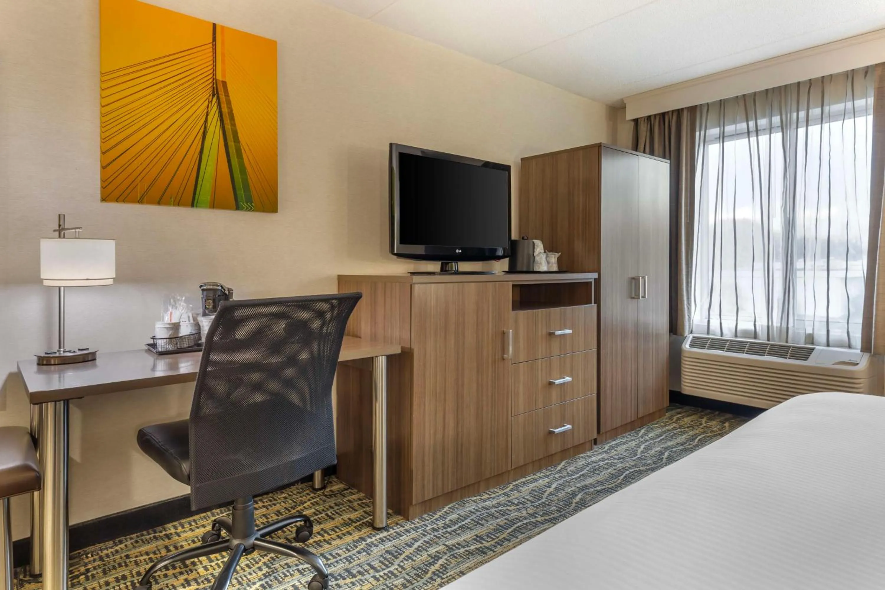 Bedroom, Bed in Best Western Plus New Englander