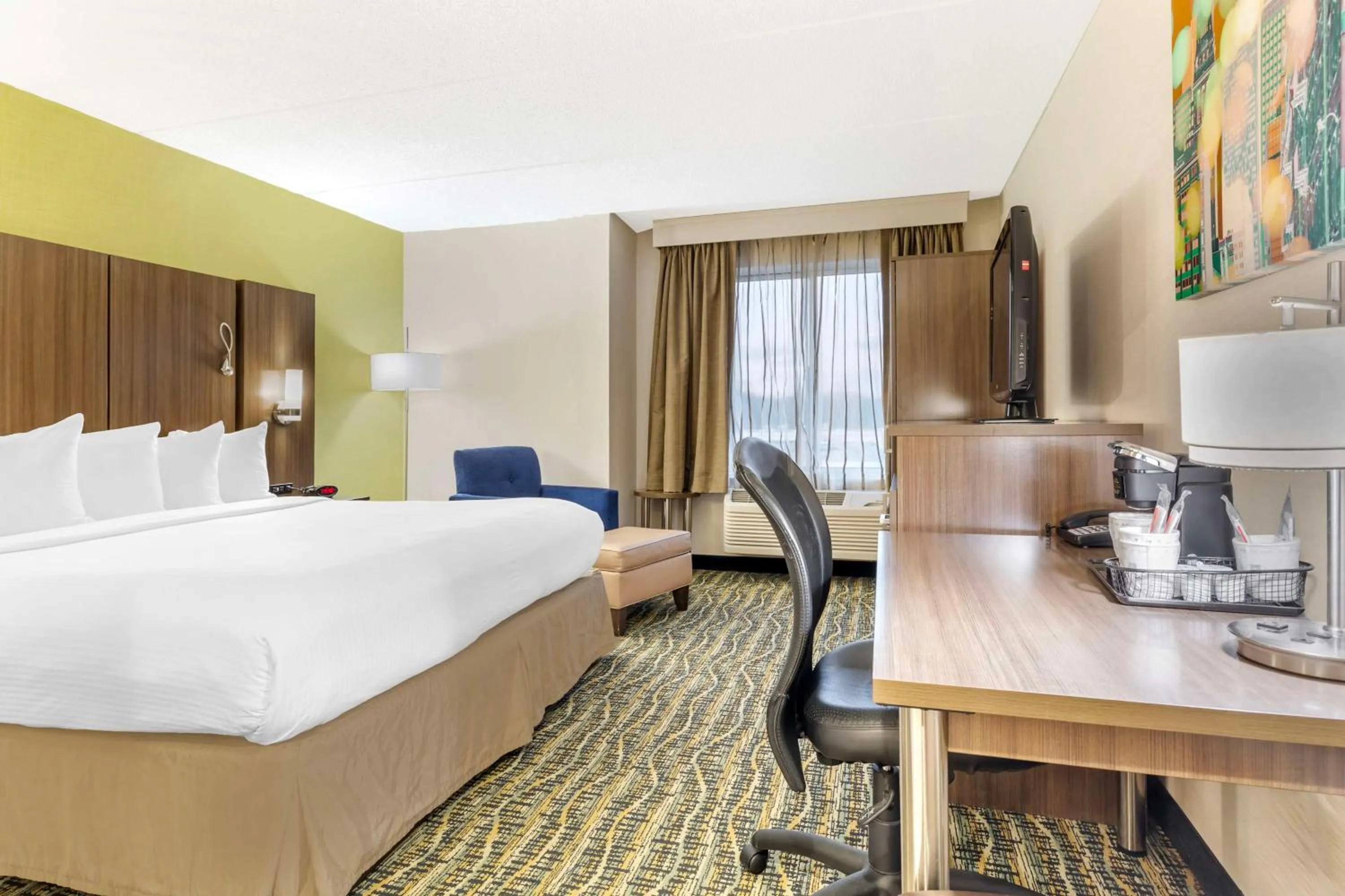 Bedroom, Bed in Best Western Plus New Englander