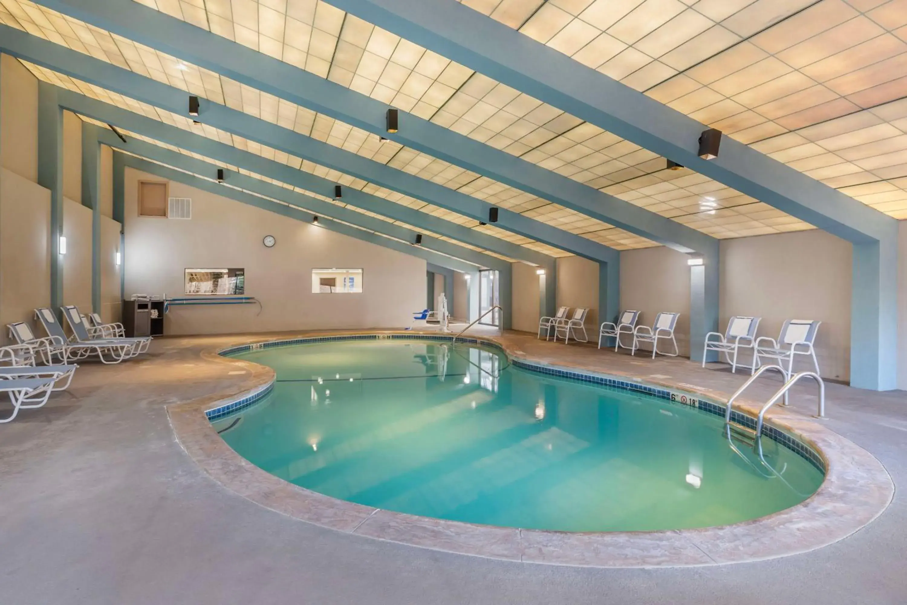 Pool view in Best Western Plus New Englander Pool view in Best Western Plus New Englander