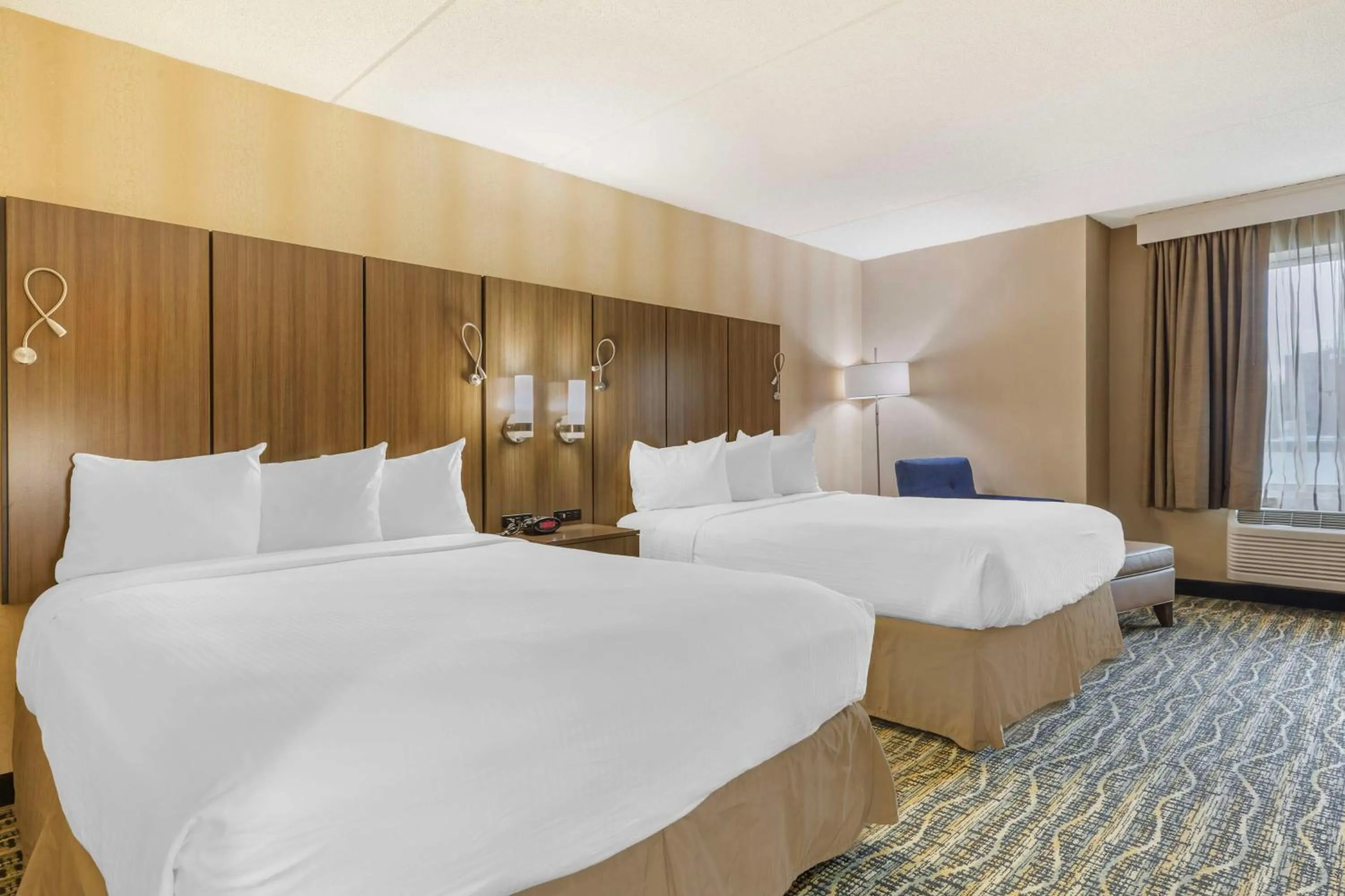 Bedroom, Bed in Best Western Plus New Englander