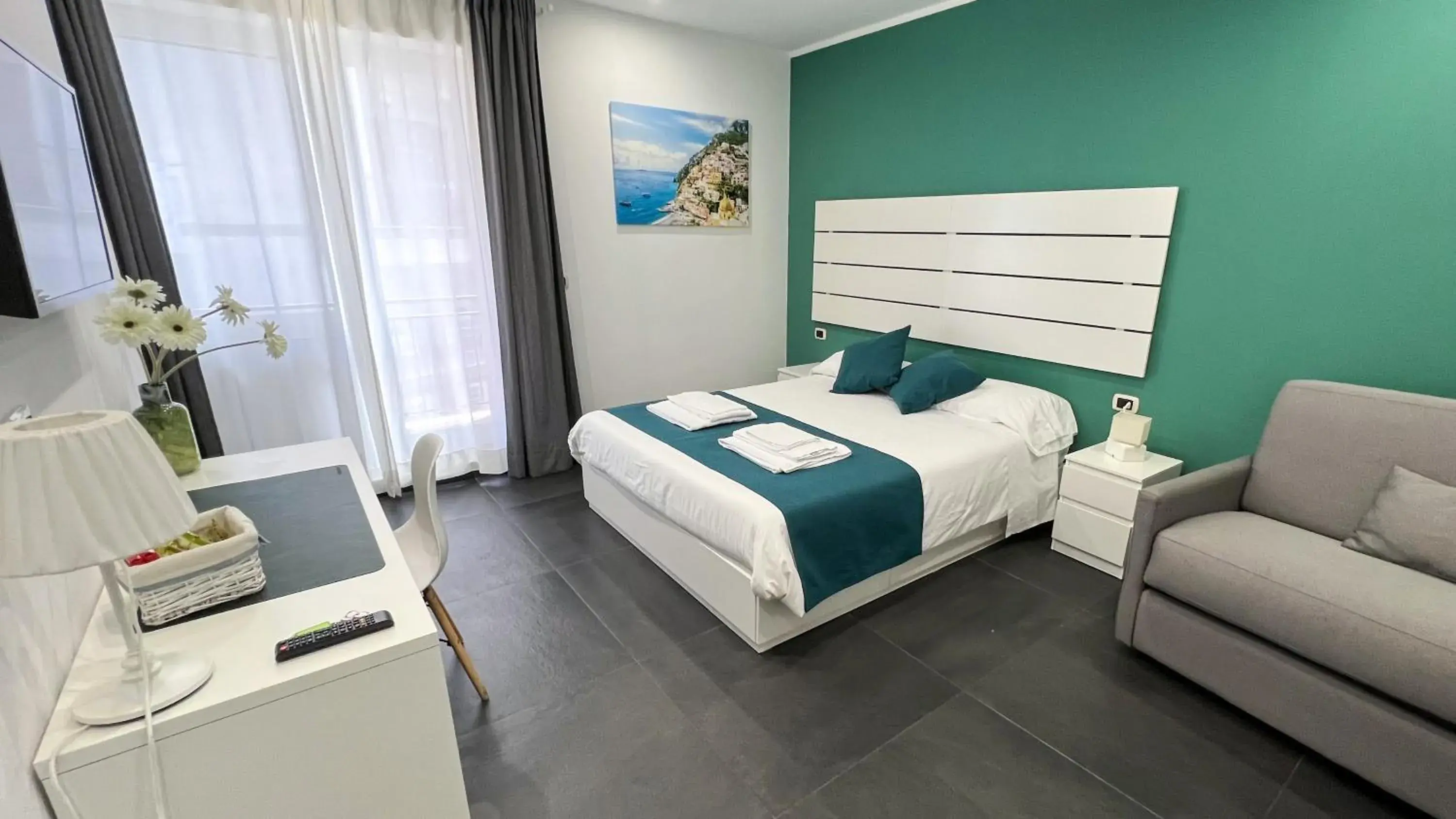 Triple Room with Private Bathroom and Balcony in Soave Rooms Triple Room with Private Bathroom and Balcony in Soave Rooms