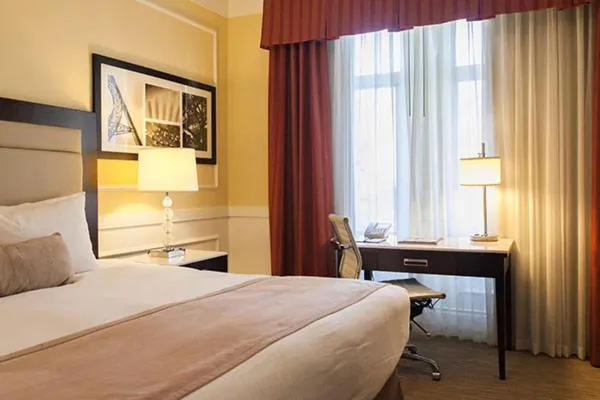 Bed in The Pickwick Hotel San Francisco