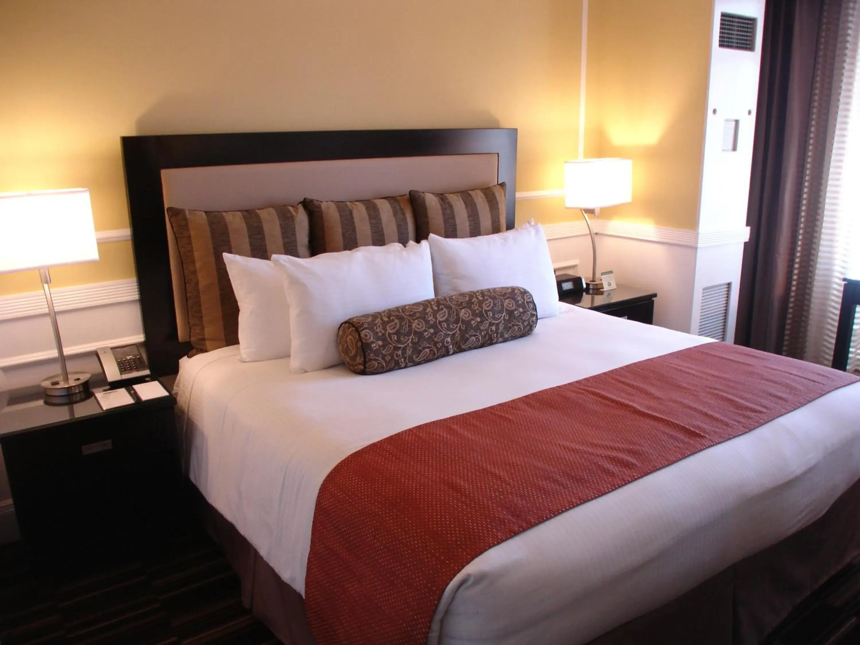 Bed in The Pickwick Hotel San Francisco Bed in The Pickwick Hotel San Francisco