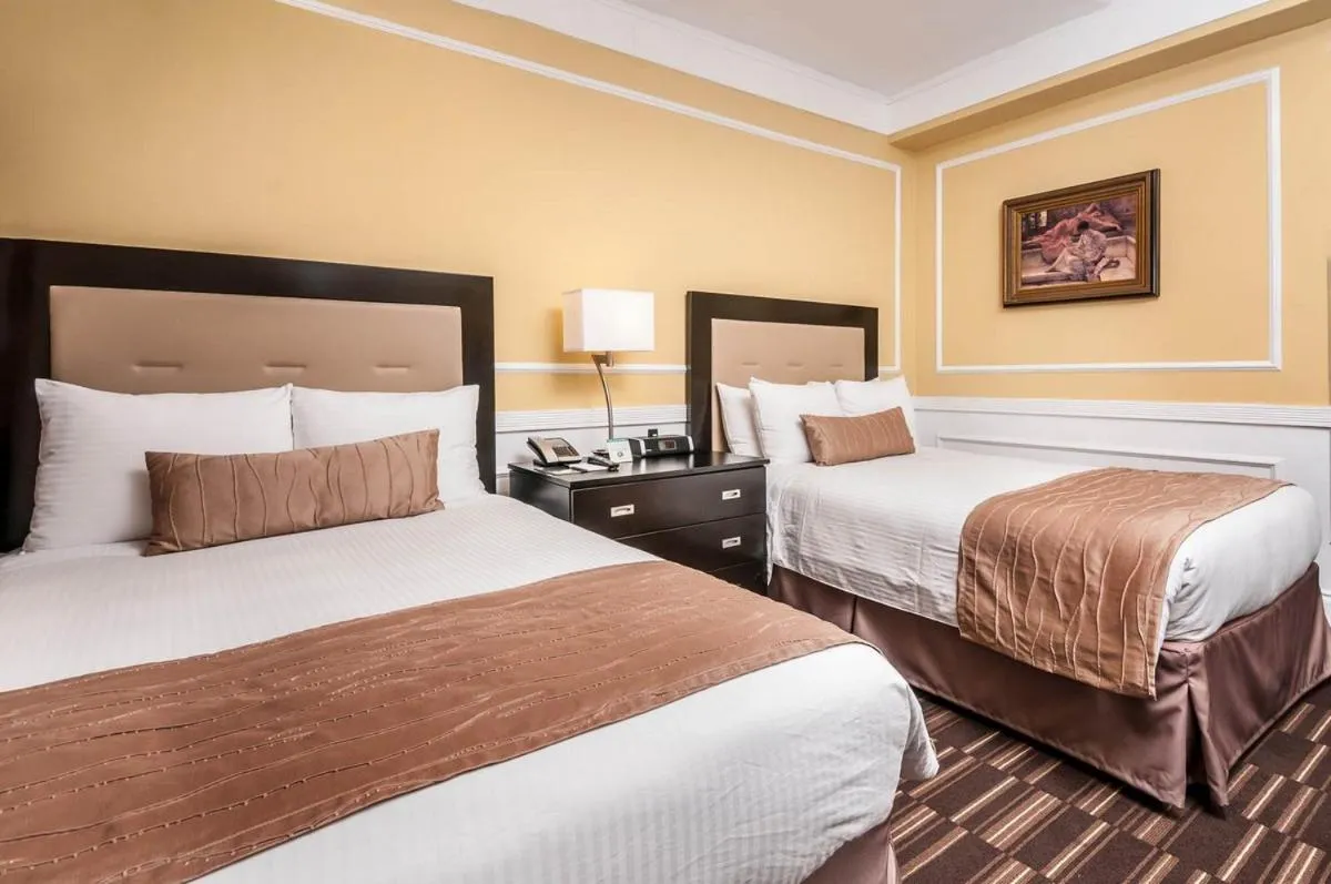 Bed in The Pickwick Hotel San Francisco