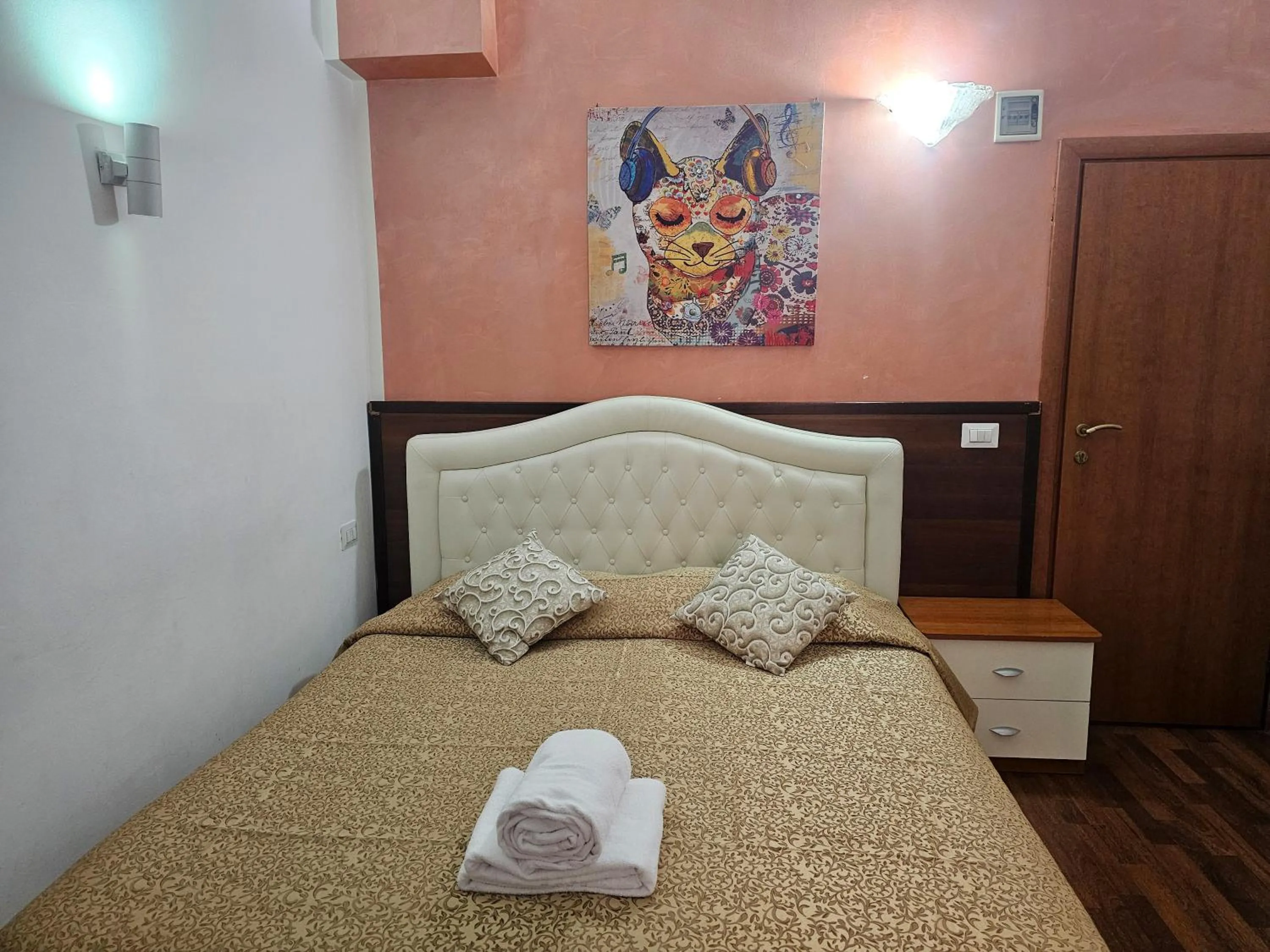 Bedroom, Bed in Aquarium Termini