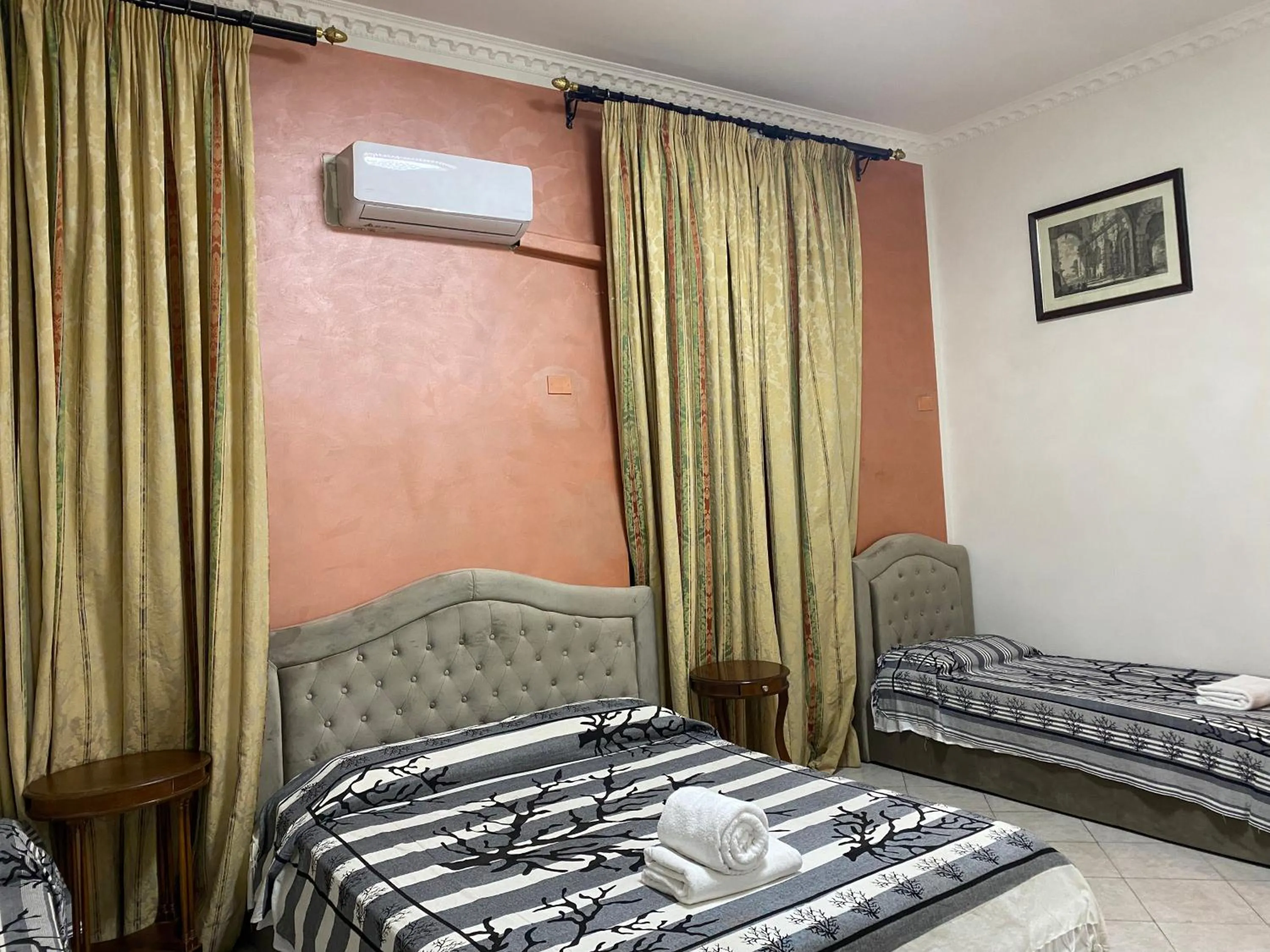 Photo of the whole room, Bed in Aquarium Termini