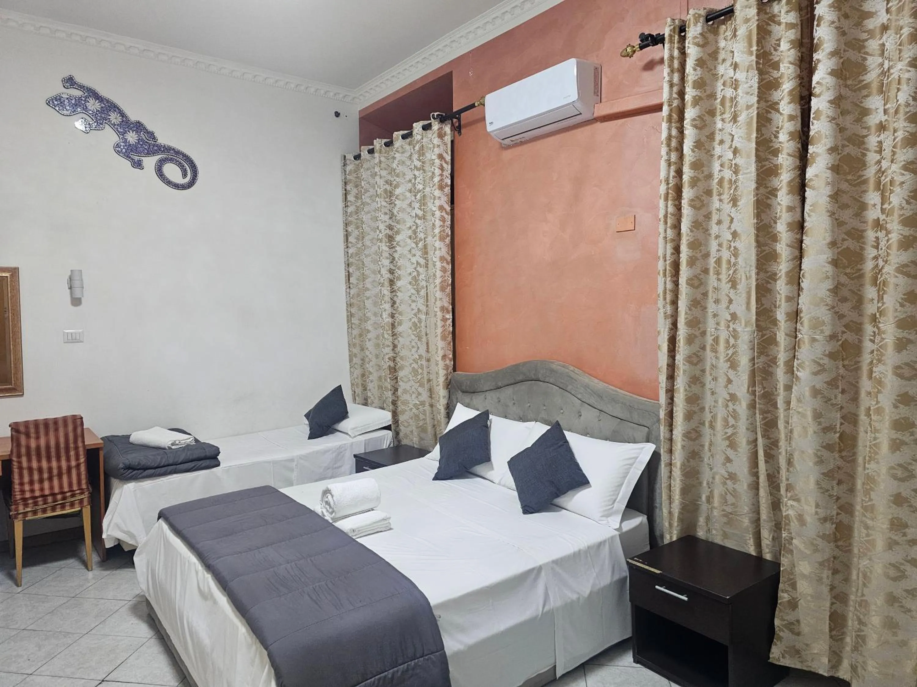 Bedroom, Bed in Aquarium Termini