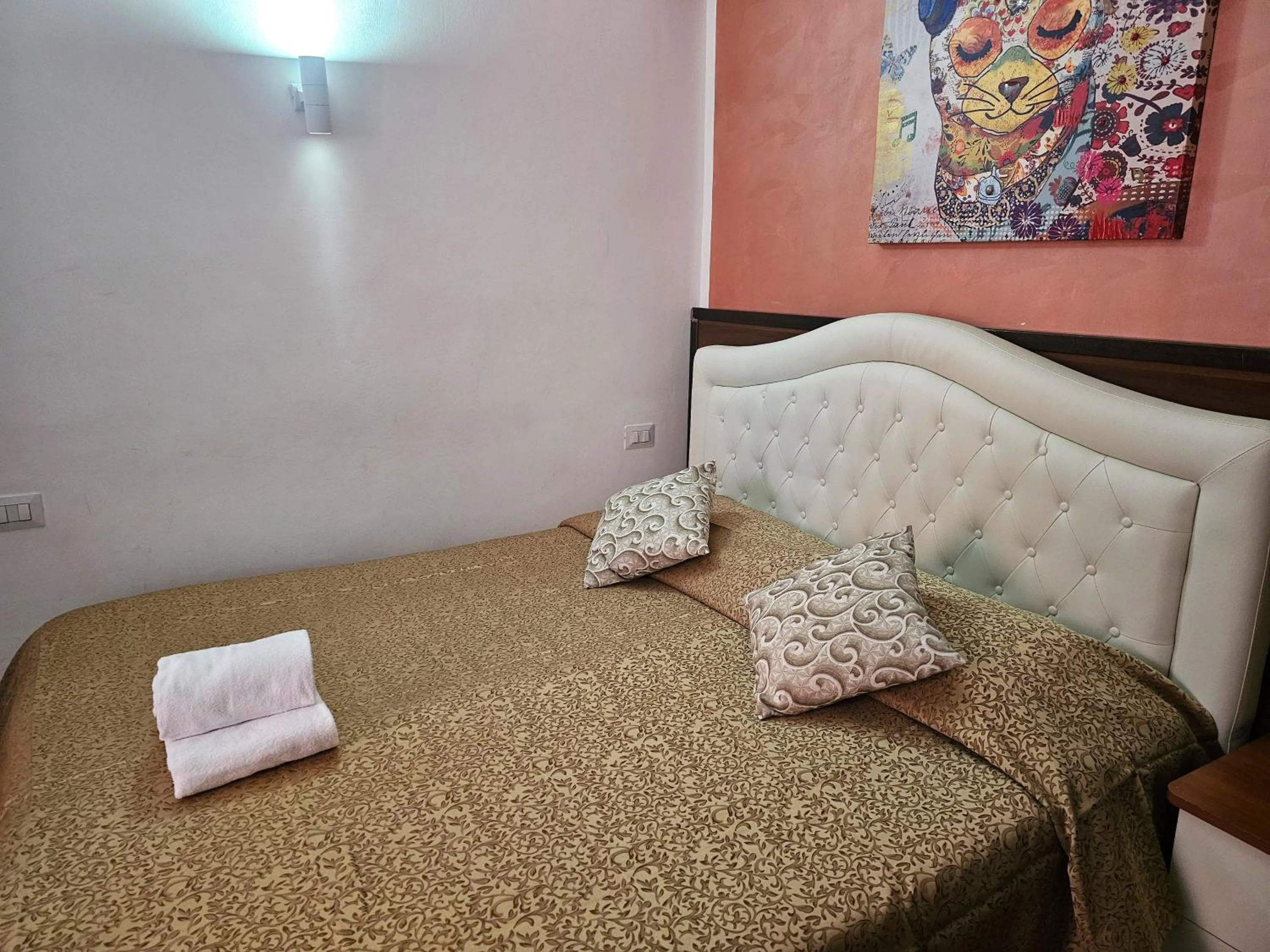 Bedroom, Bed in Aquarium Termini