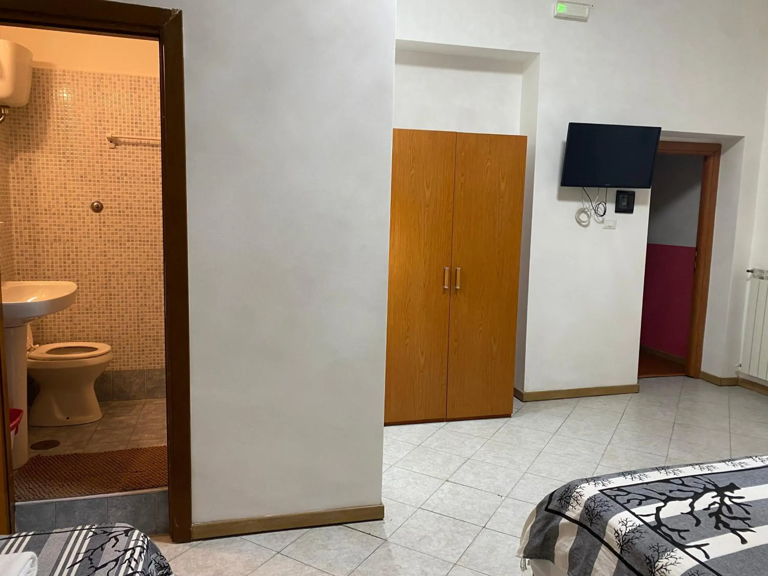 Family Room with Private Bathroom in Aquarium Termini Family Room with Private Bathroom in Aquarium Termini
