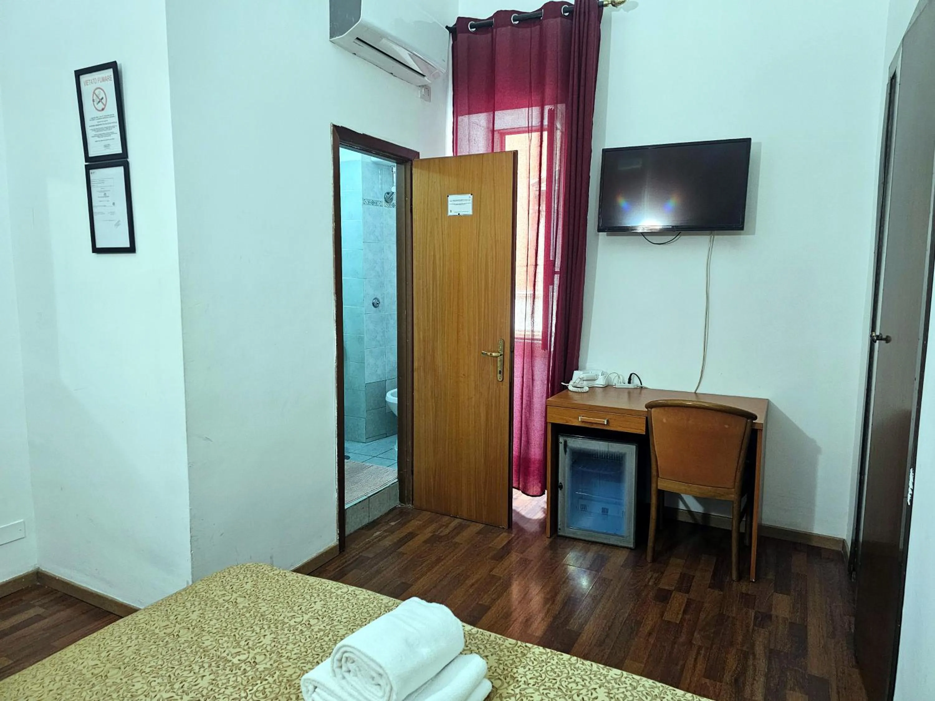 Bedroom, Bed in Aquarium Termini