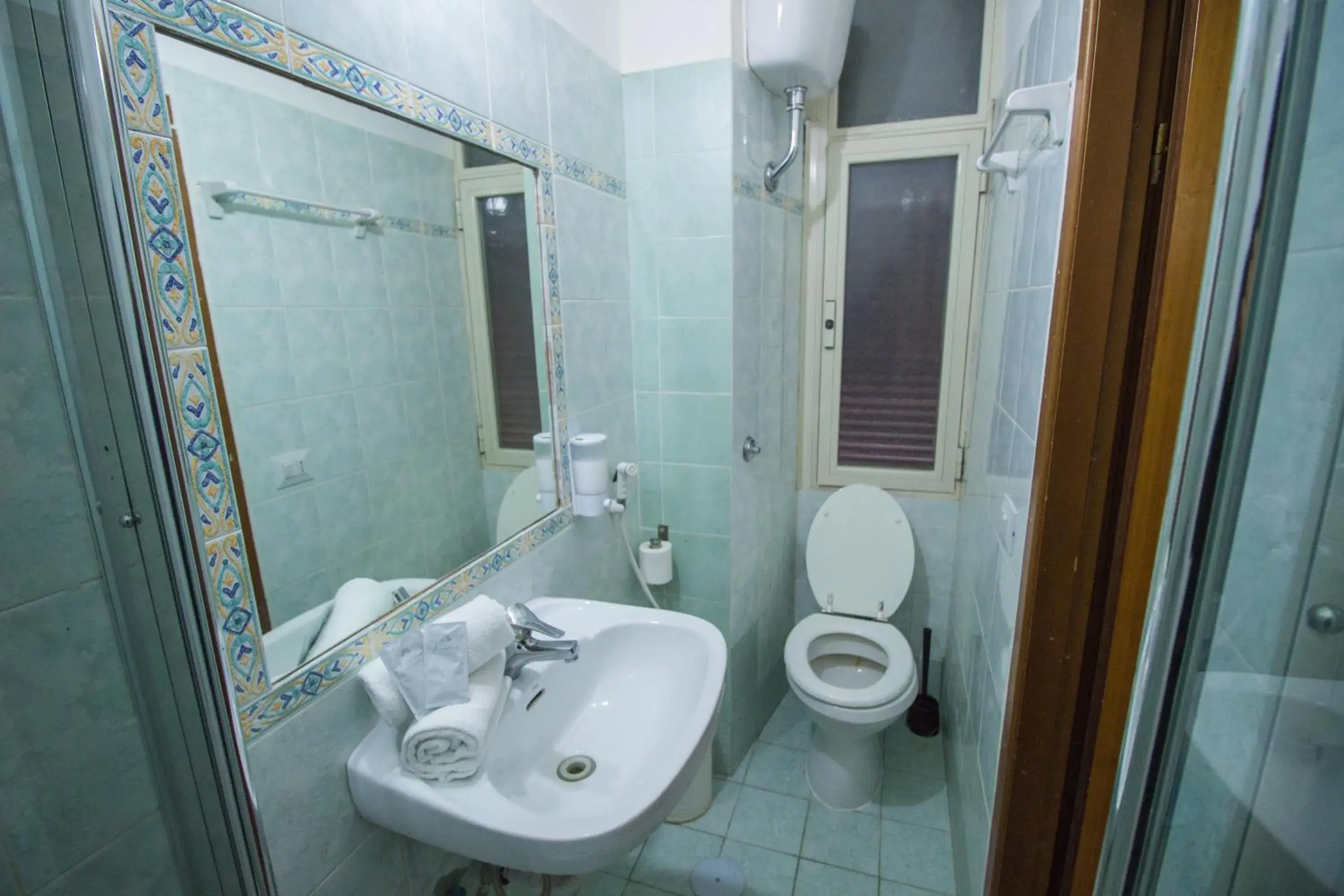 Double or Twin Room with Private Bathroom in Aquarium Termini Double or Twin Room with Private Bathroom in Aquarium Termini