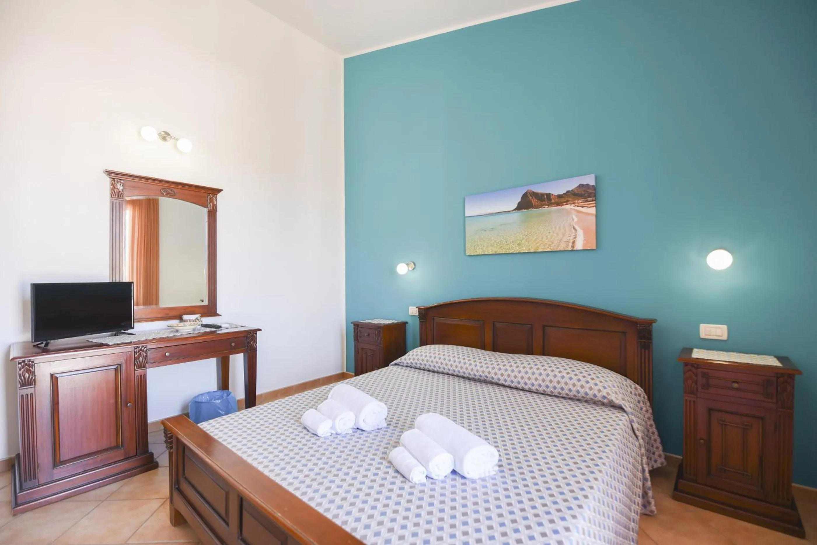 Photo of the whole room, Bed in Aurora Castelluzzo