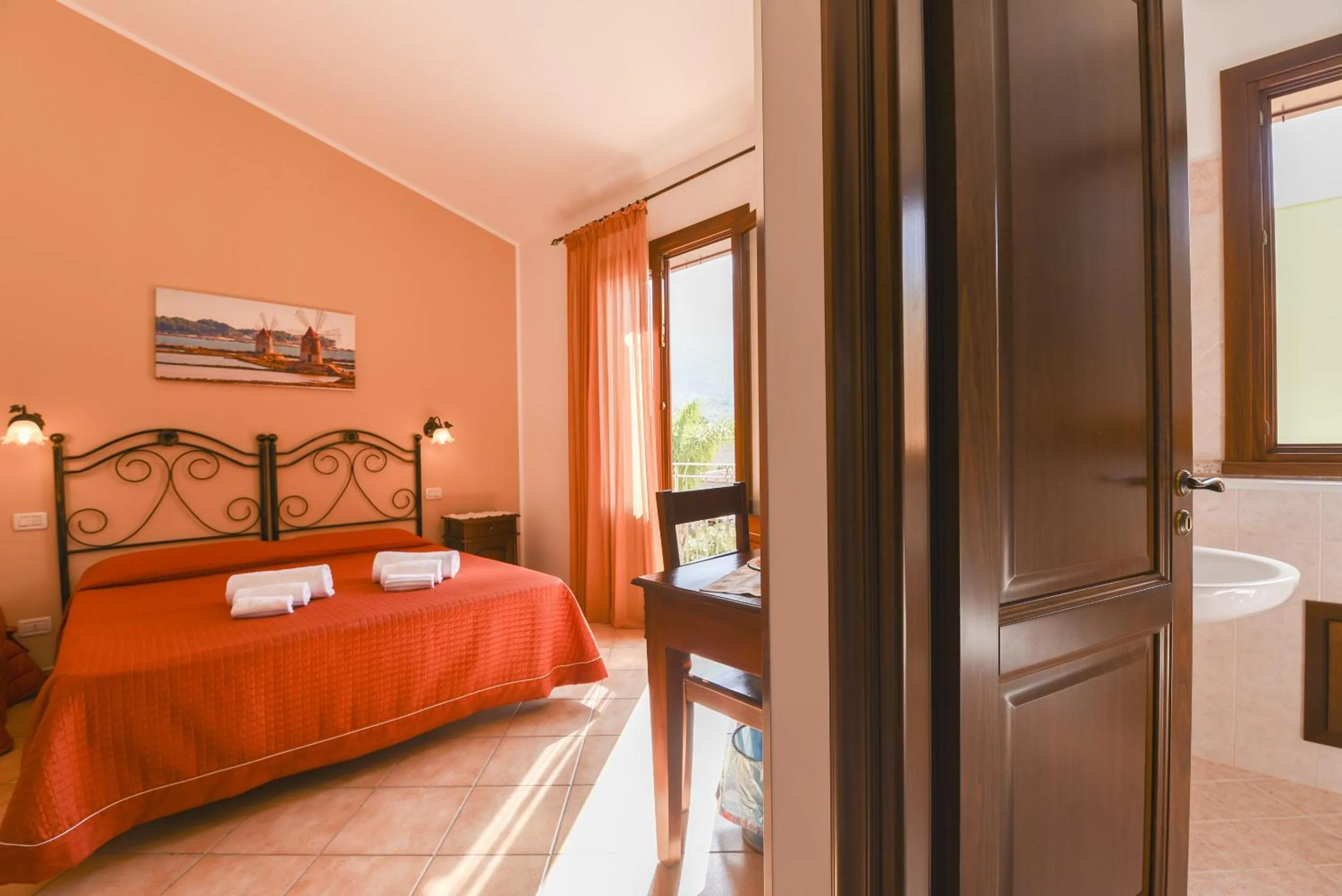 Photo of the whole room, Bed in Aurora Castelluzzo