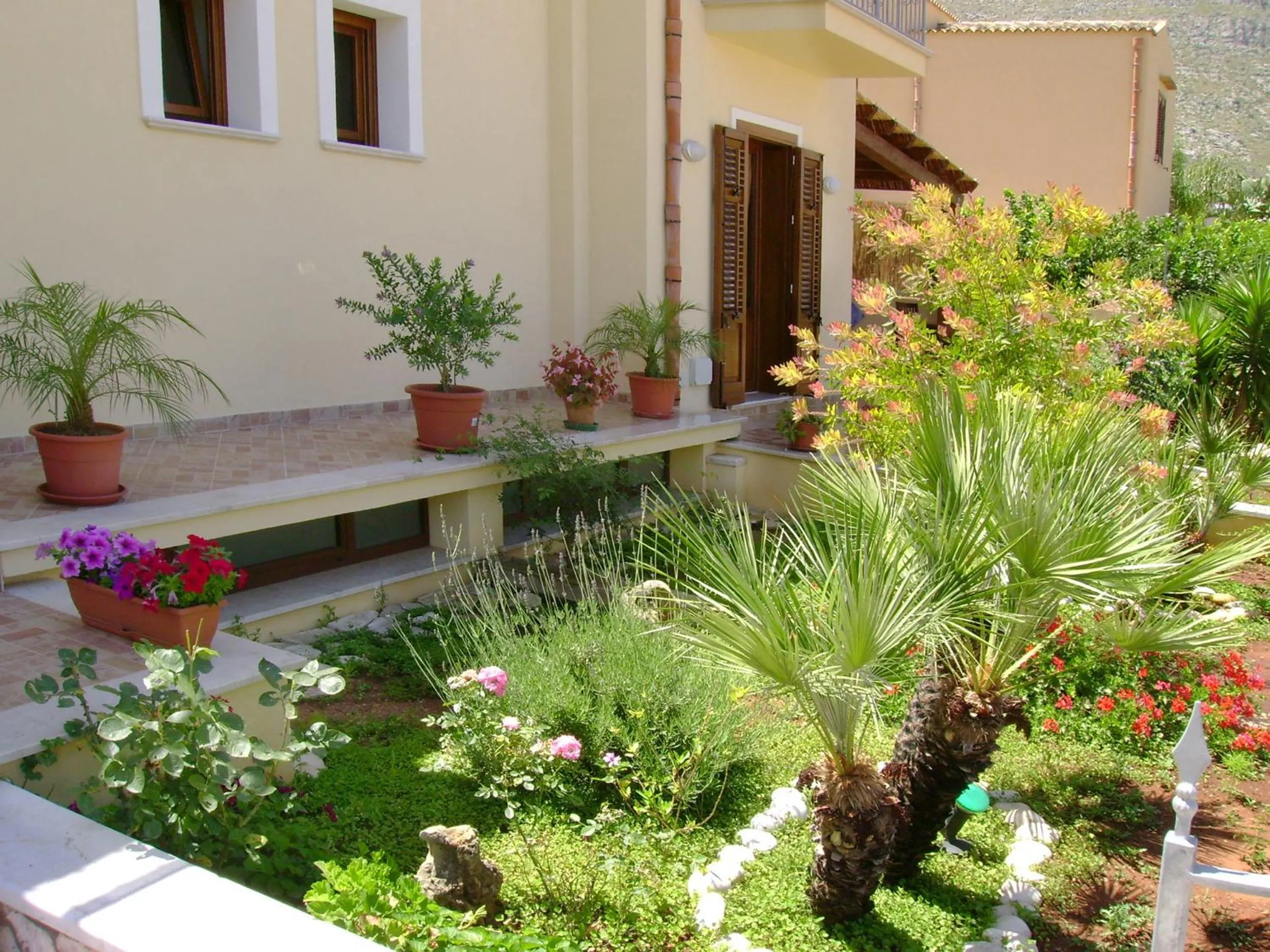Facade/entrance in Aurora Castelluzzo