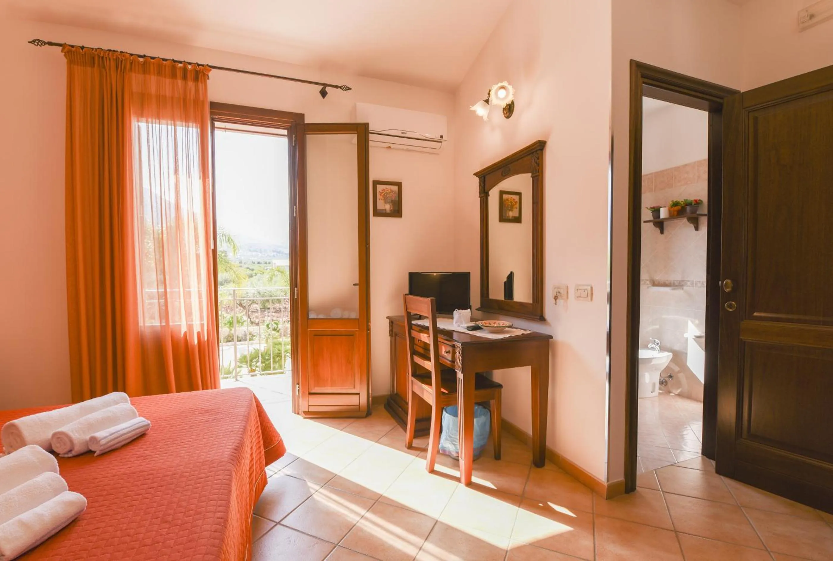 View (from property/room), Bed in Aurora Castelluzzo