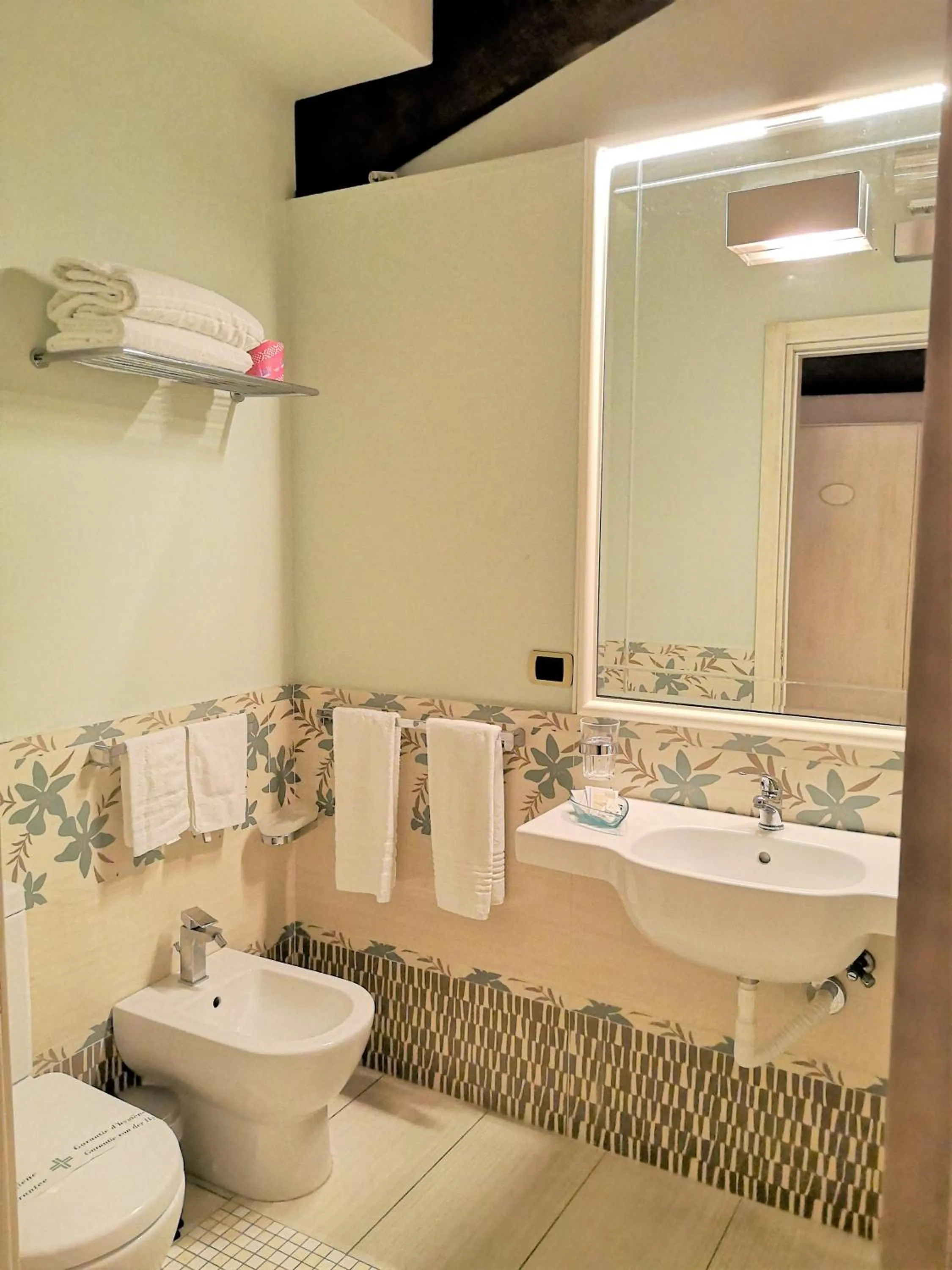 Bathroom in B&B Acireale - Il Cavalluccio Marino Fronte Mare