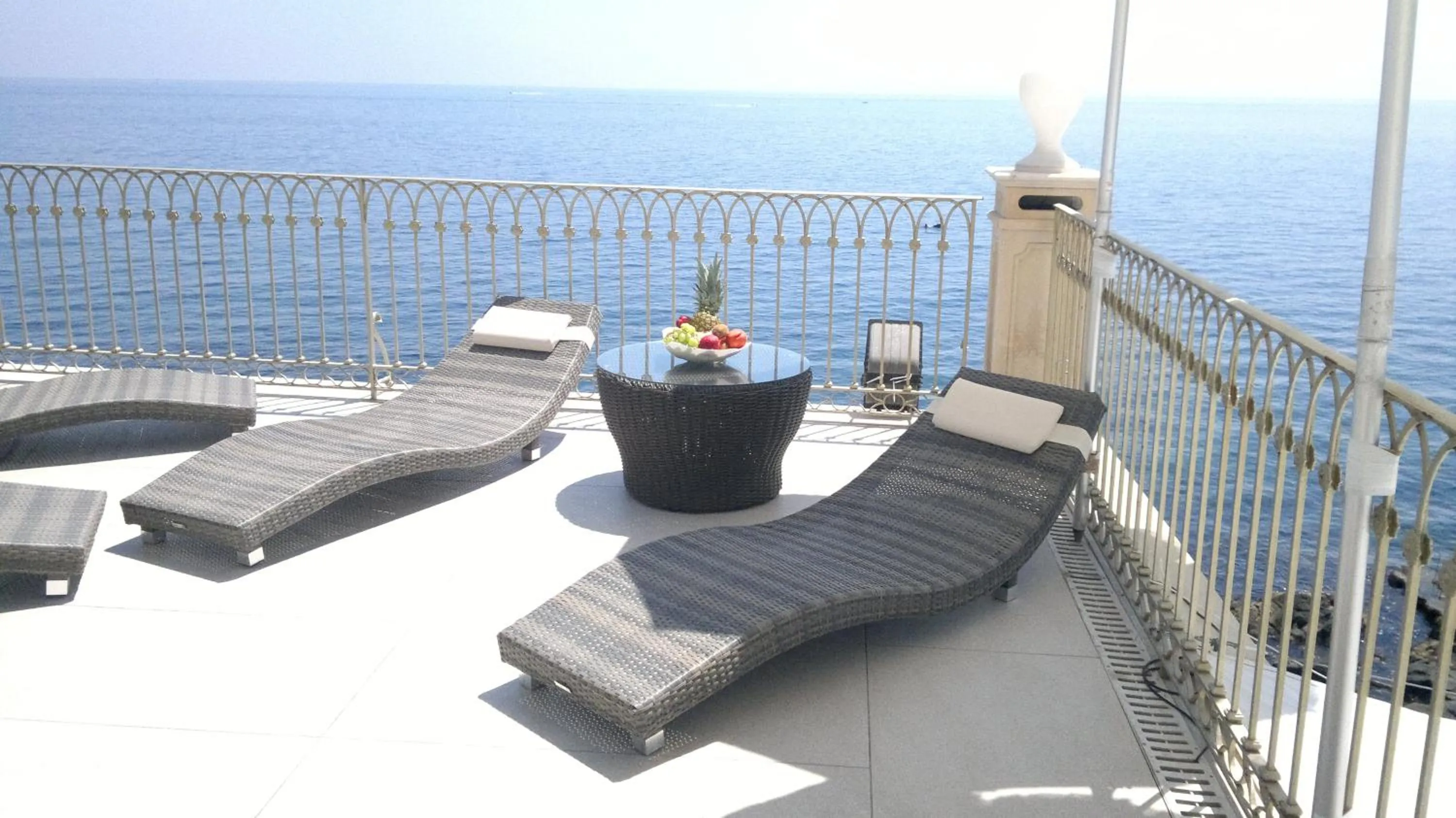 Solarium in B&B Acireale - Il Cavalluccio Marino Fronte Mare