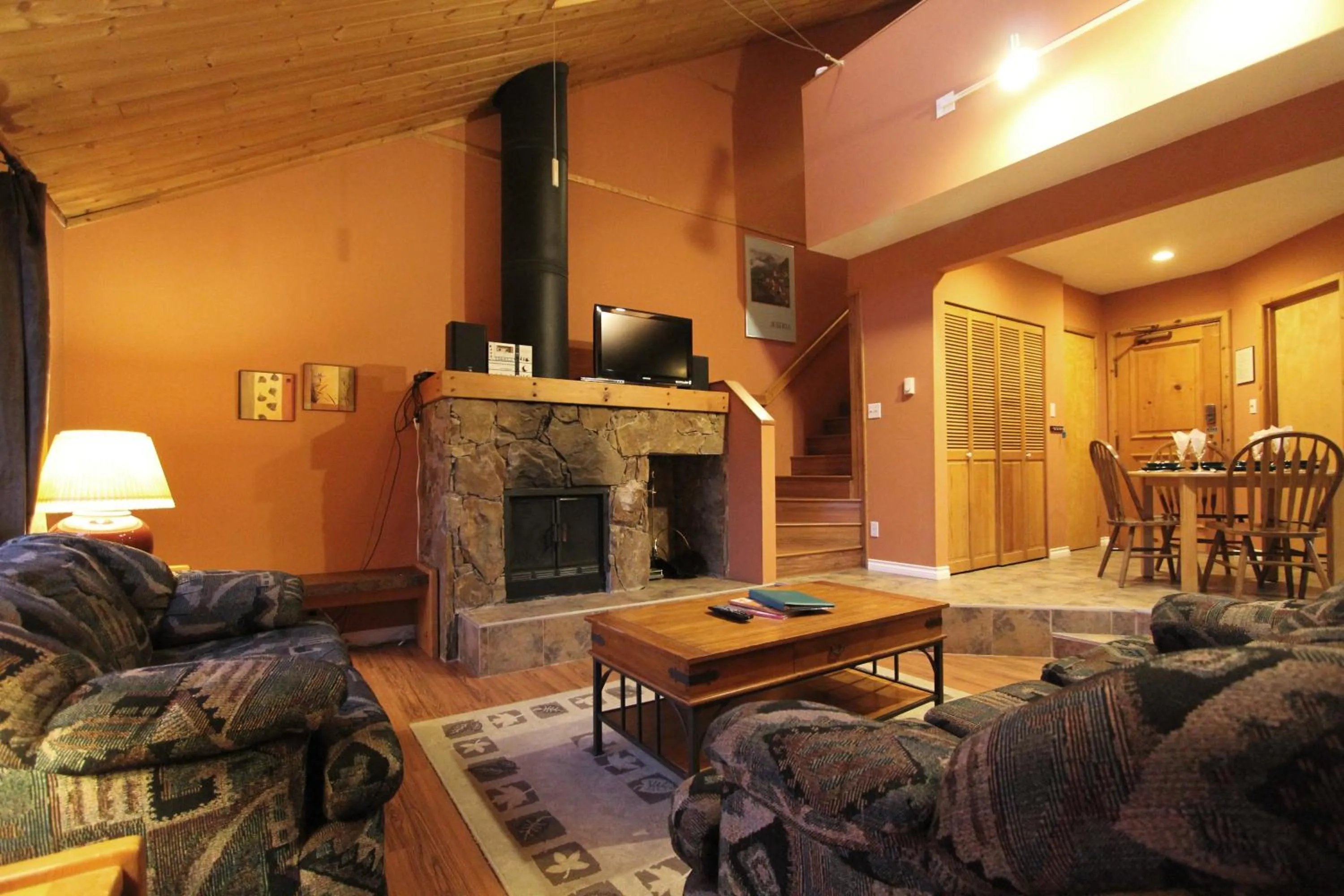 Rainbow Suites by Whistler Retreats