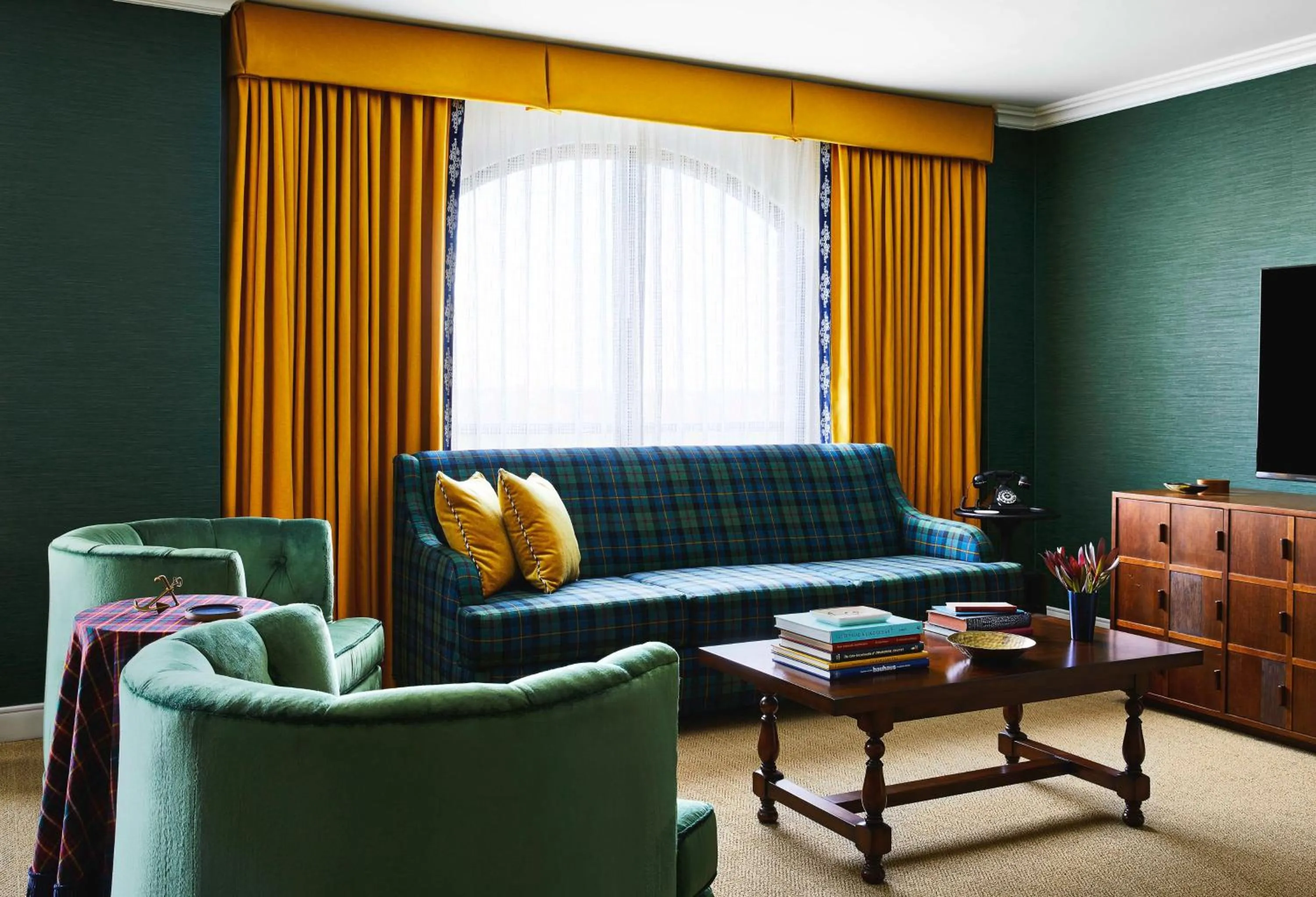 Living room in Graduate by Hilton Annapolis