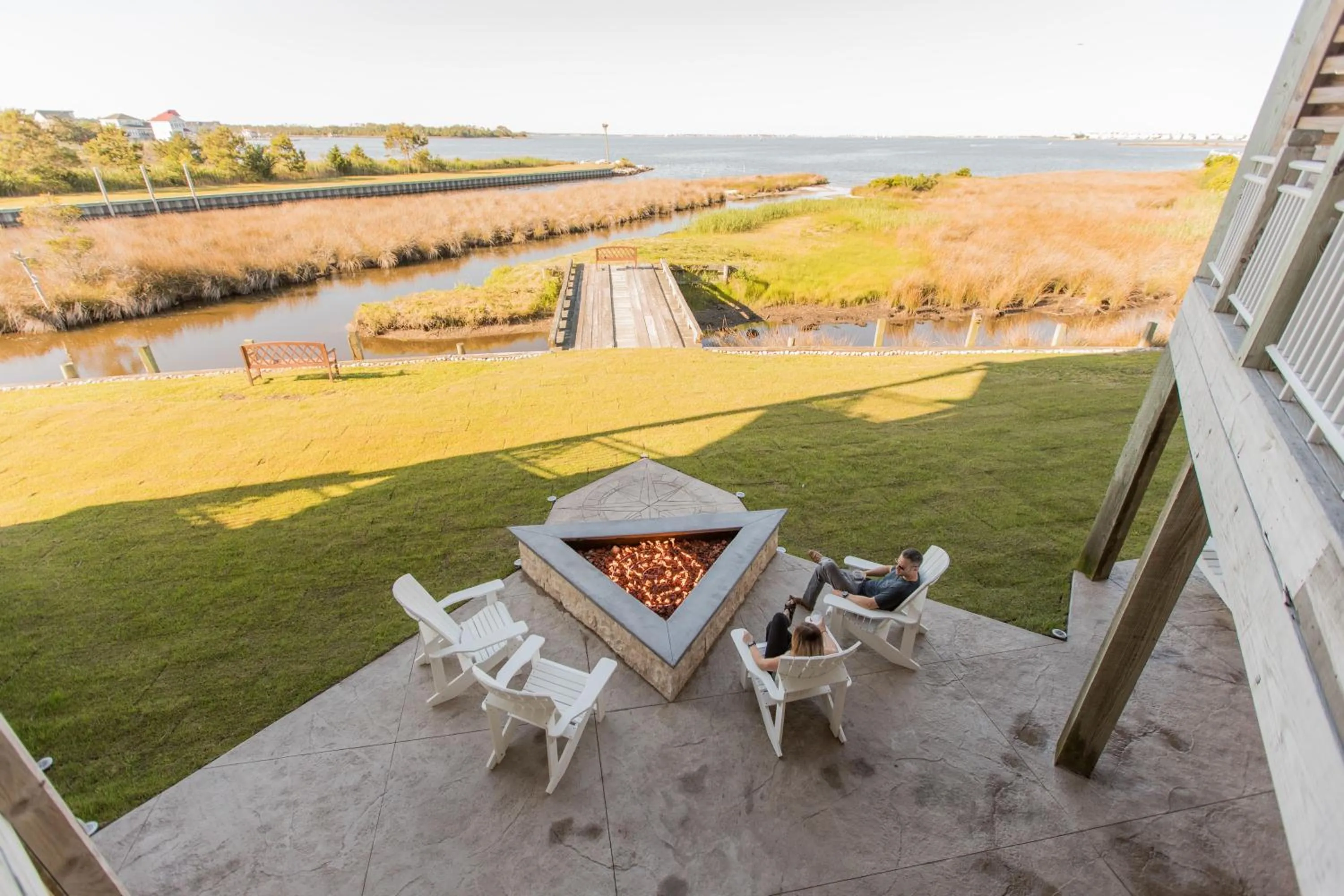 The Burrus House Inn Waterfront Suites