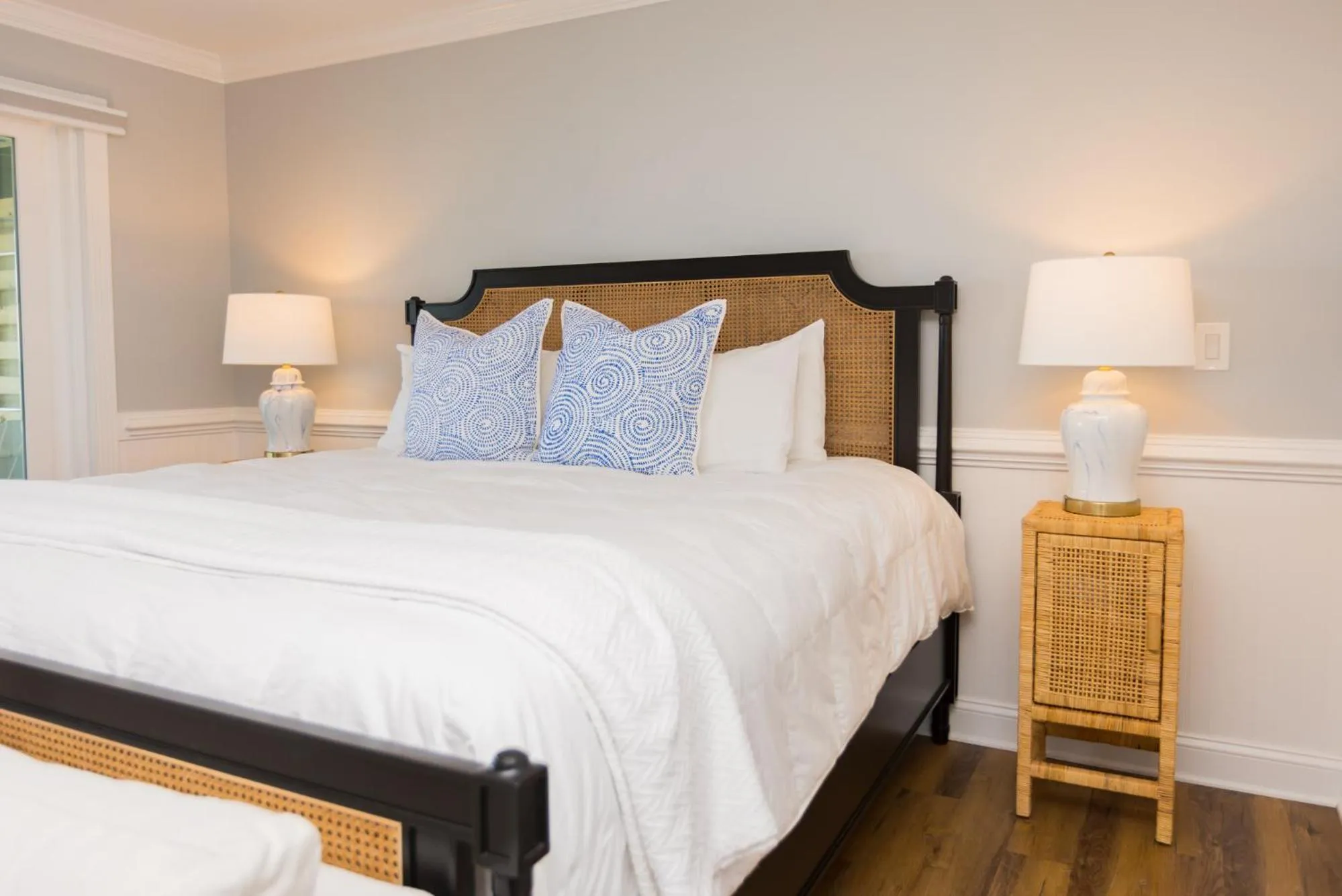 The Burrus House Inn Waterfront Suites