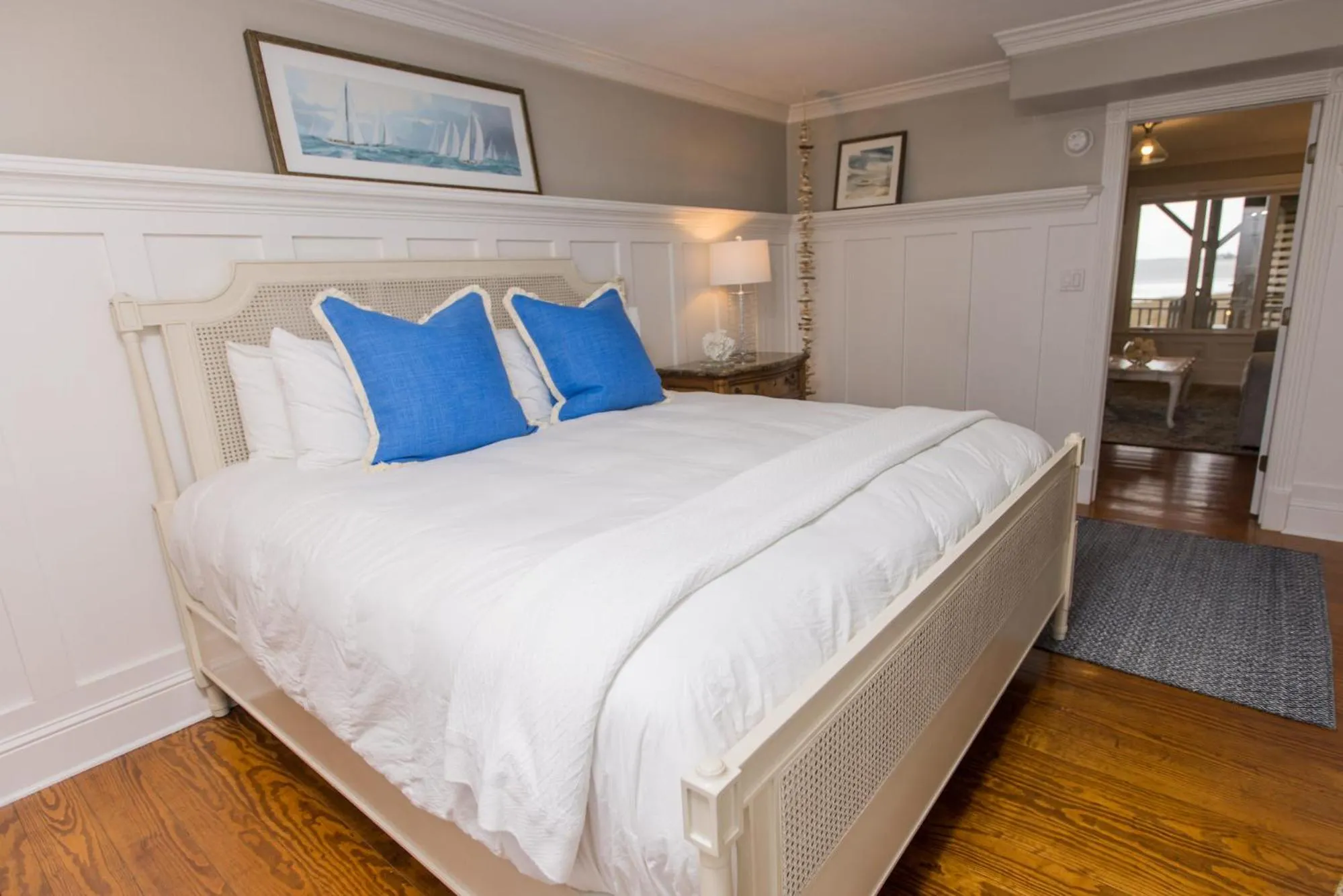 The Burrus House Inn Waterfront Suites