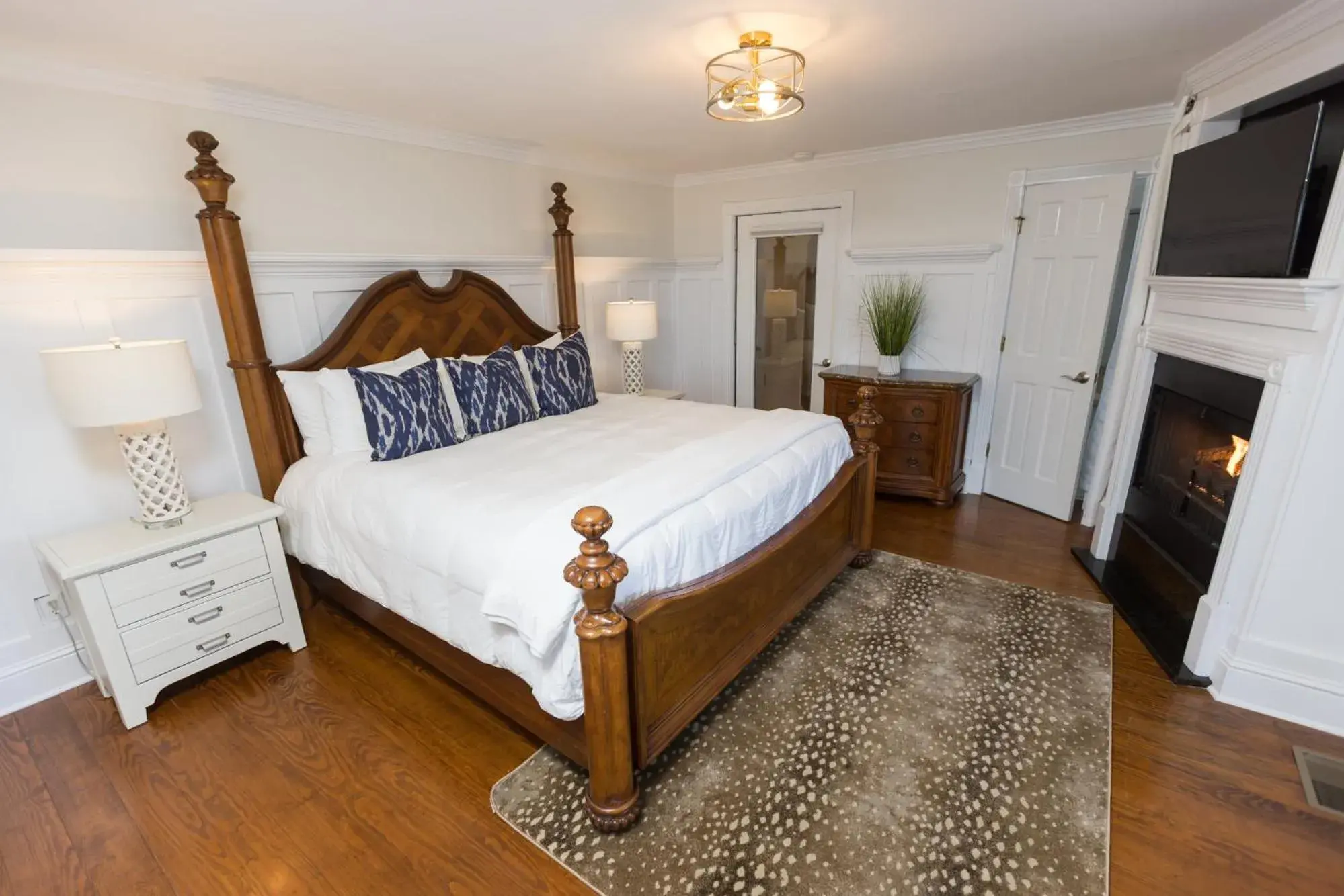 Deluxe Suite with Sea View in The Burrus House Inn Waterfront Suites Deluxe Suite with Sea View in The Burrus House Inn Waterfront Suites