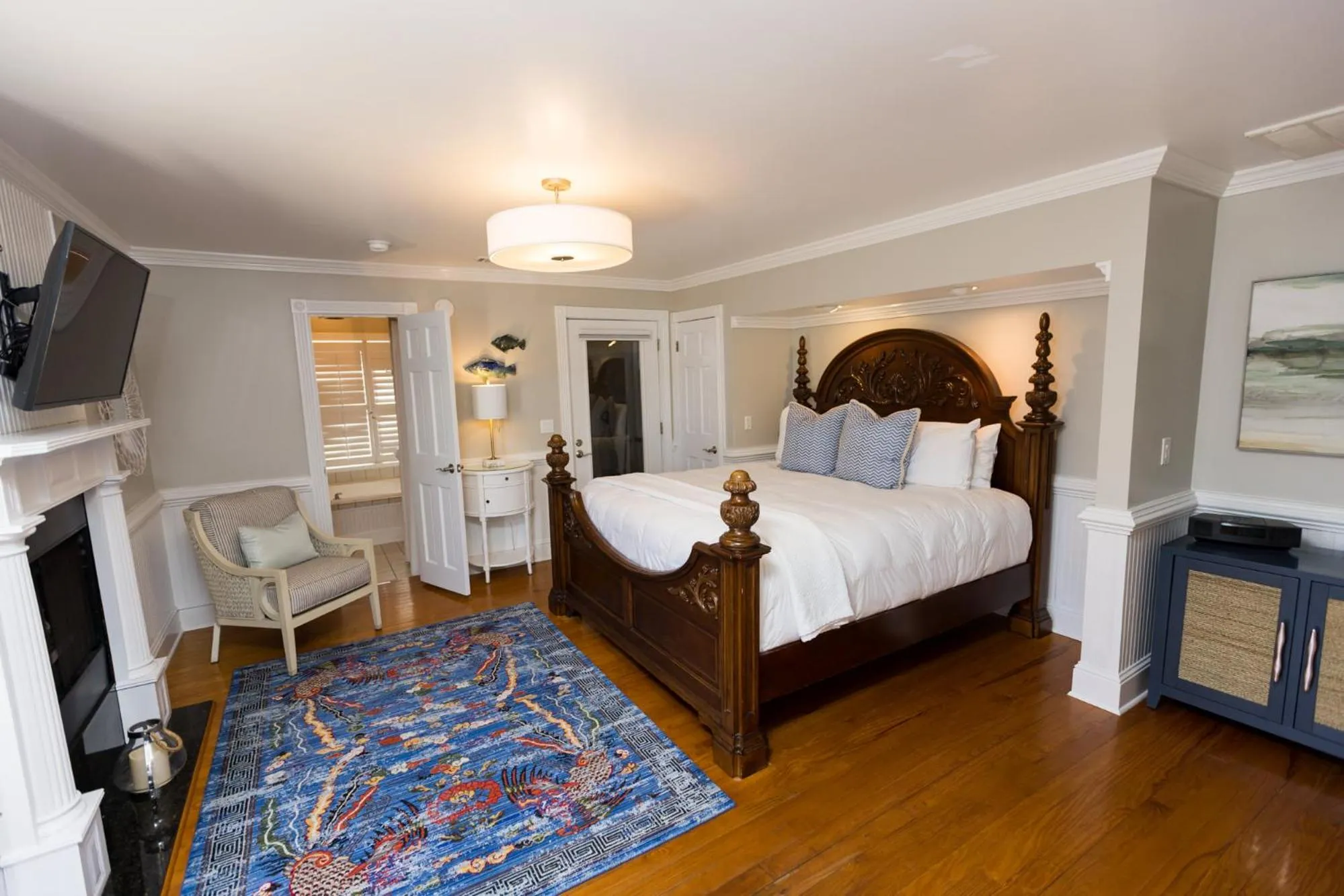 The Burrus House Inn Waterfront Suites