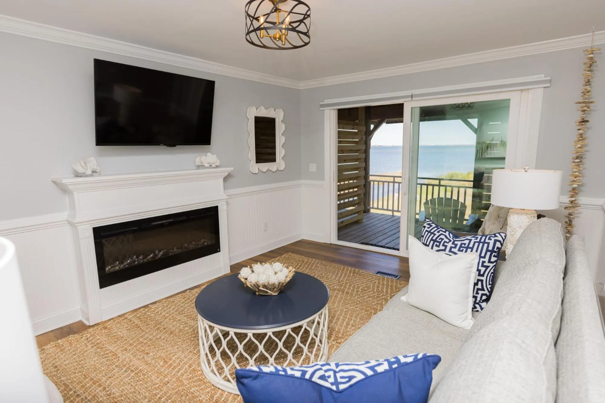 The Burrus House Inn Waterfront Suites