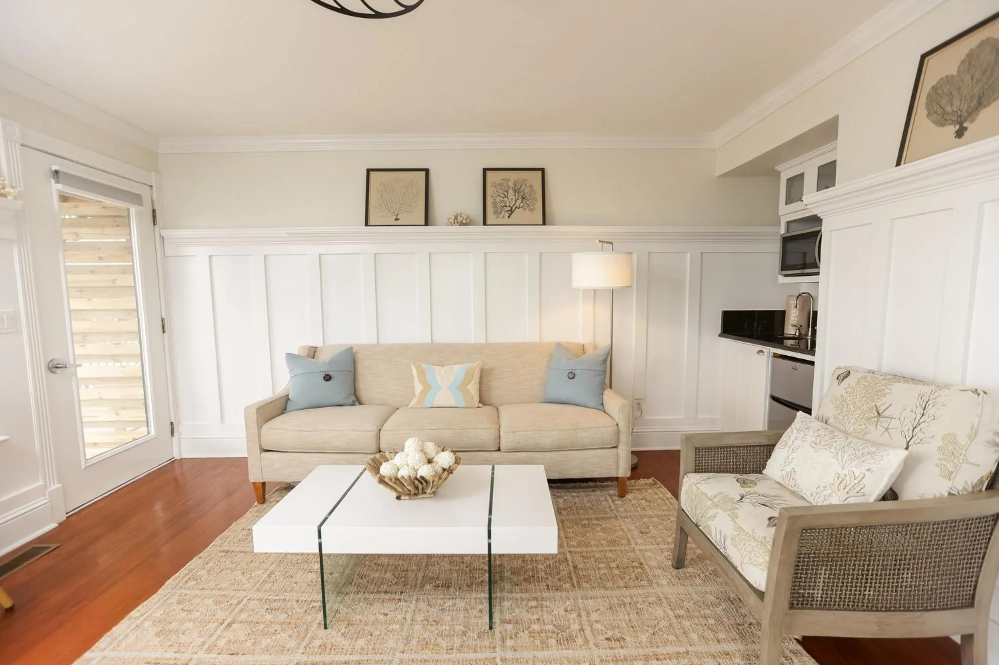 The Burrus House Inn Waterfront Suites