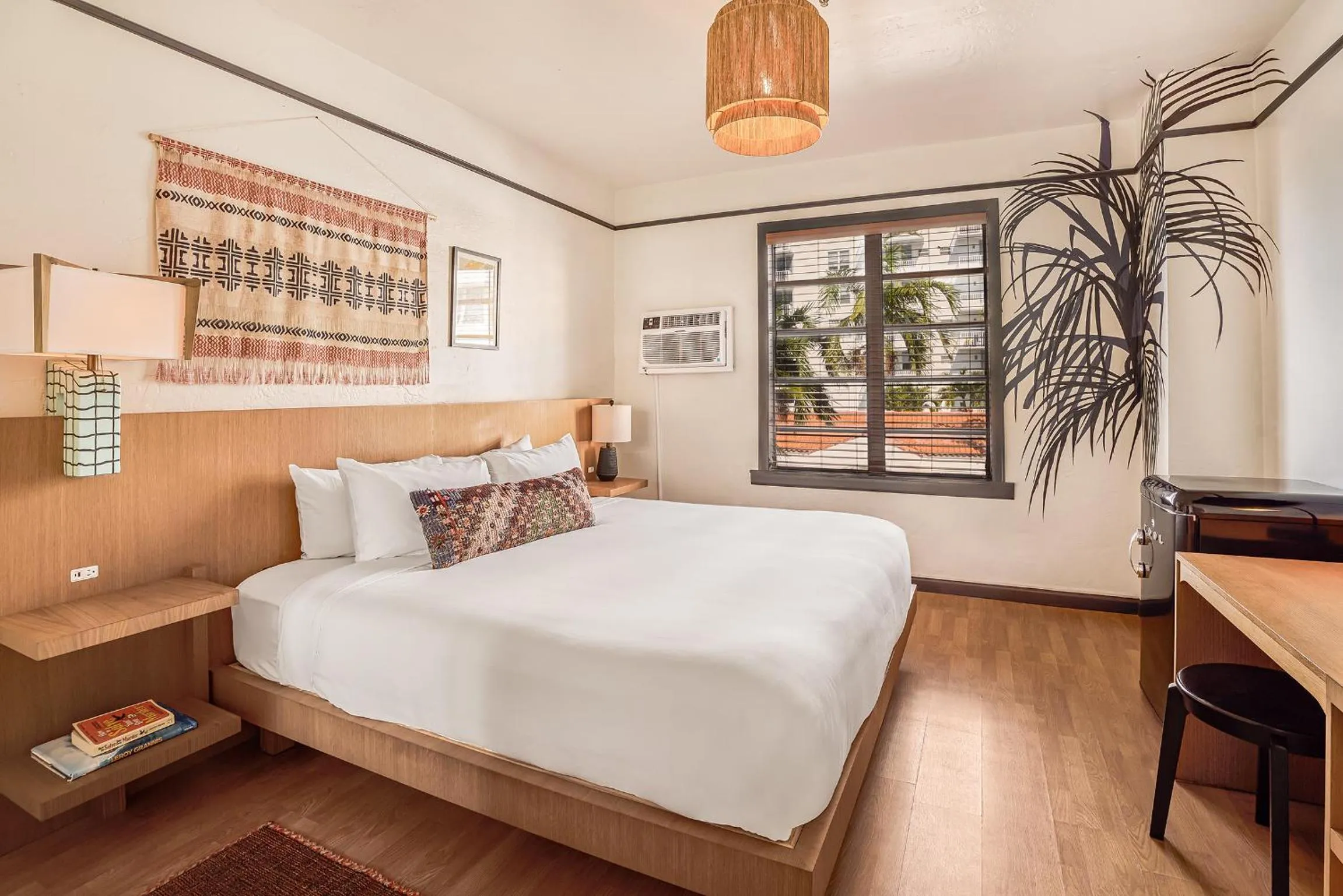 Bed in Freehand Miami