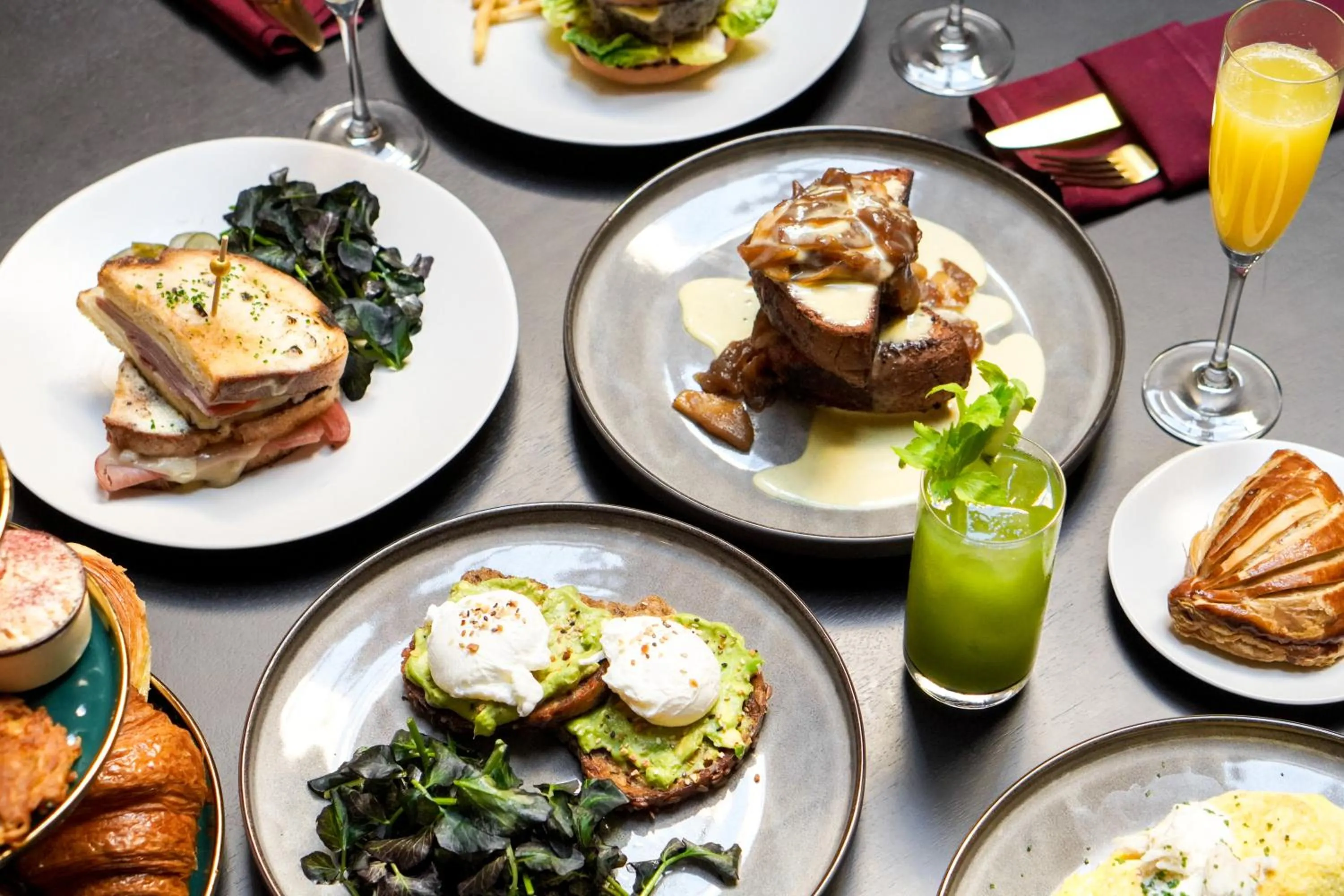 Restaurant/places to eat in Hotel Belleclaire Central Park