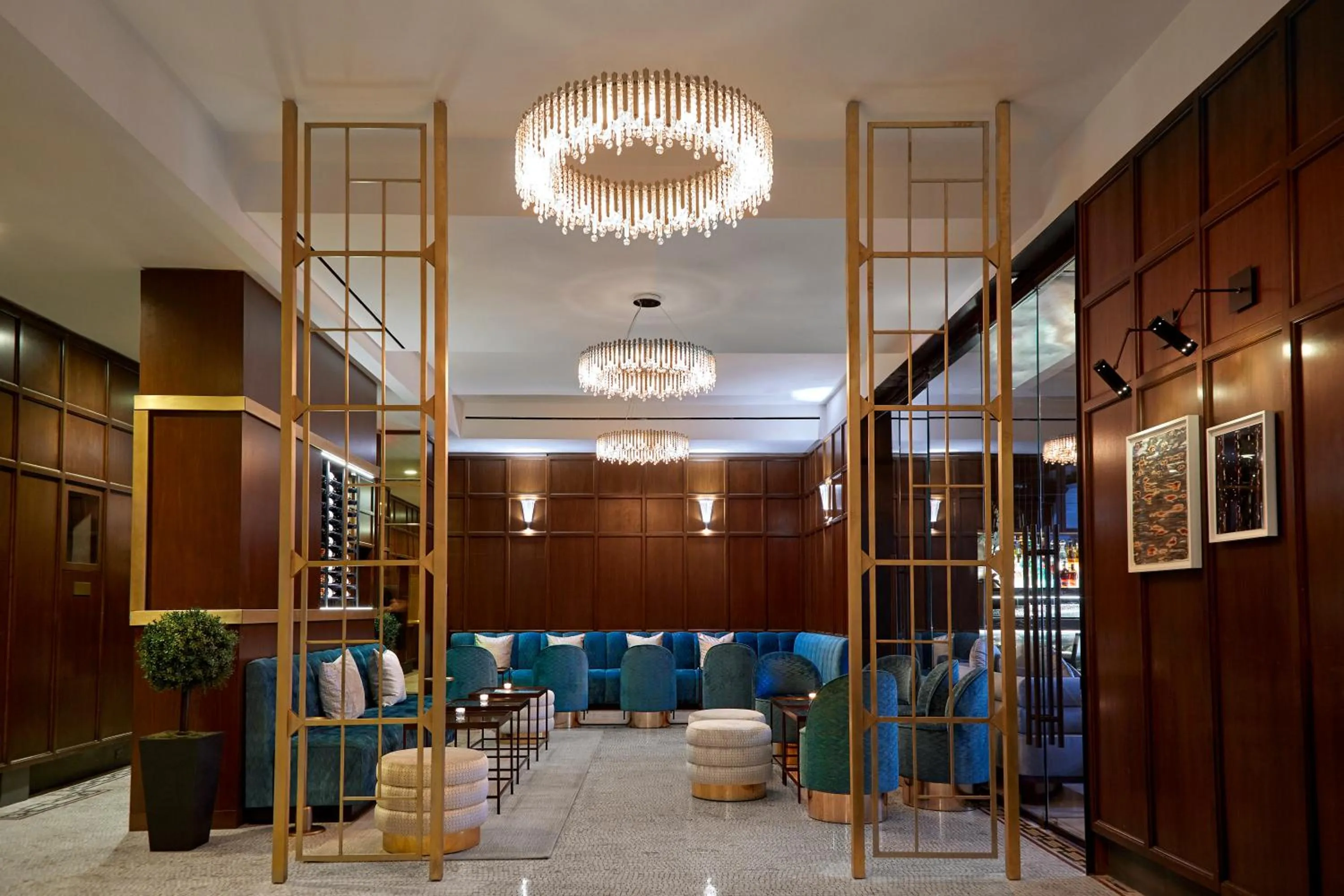 Restaurant/places to eat in Hotel Belleclaire Central Park