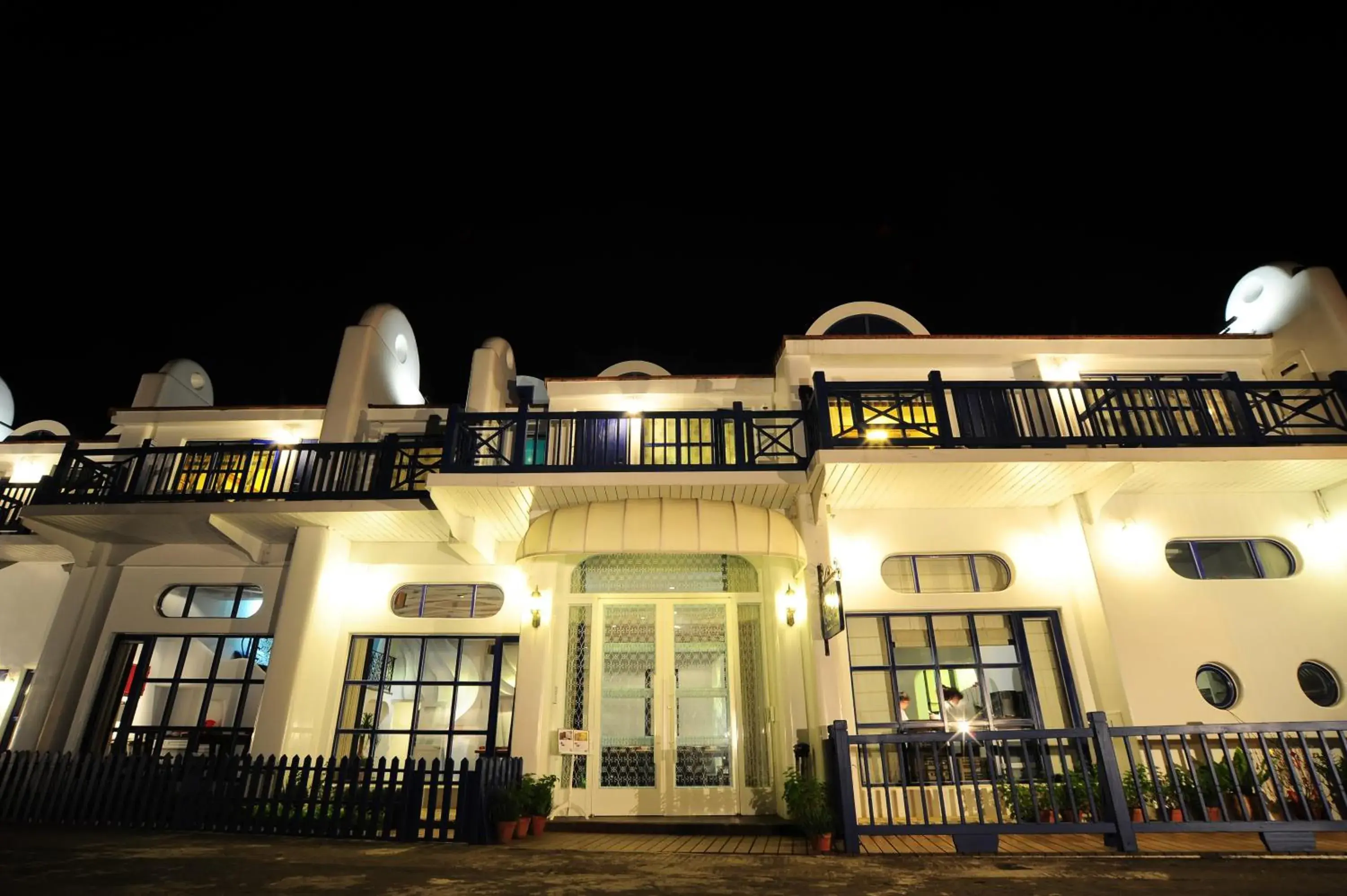 Property building in Chateau Villa Property building in Chateau Villa