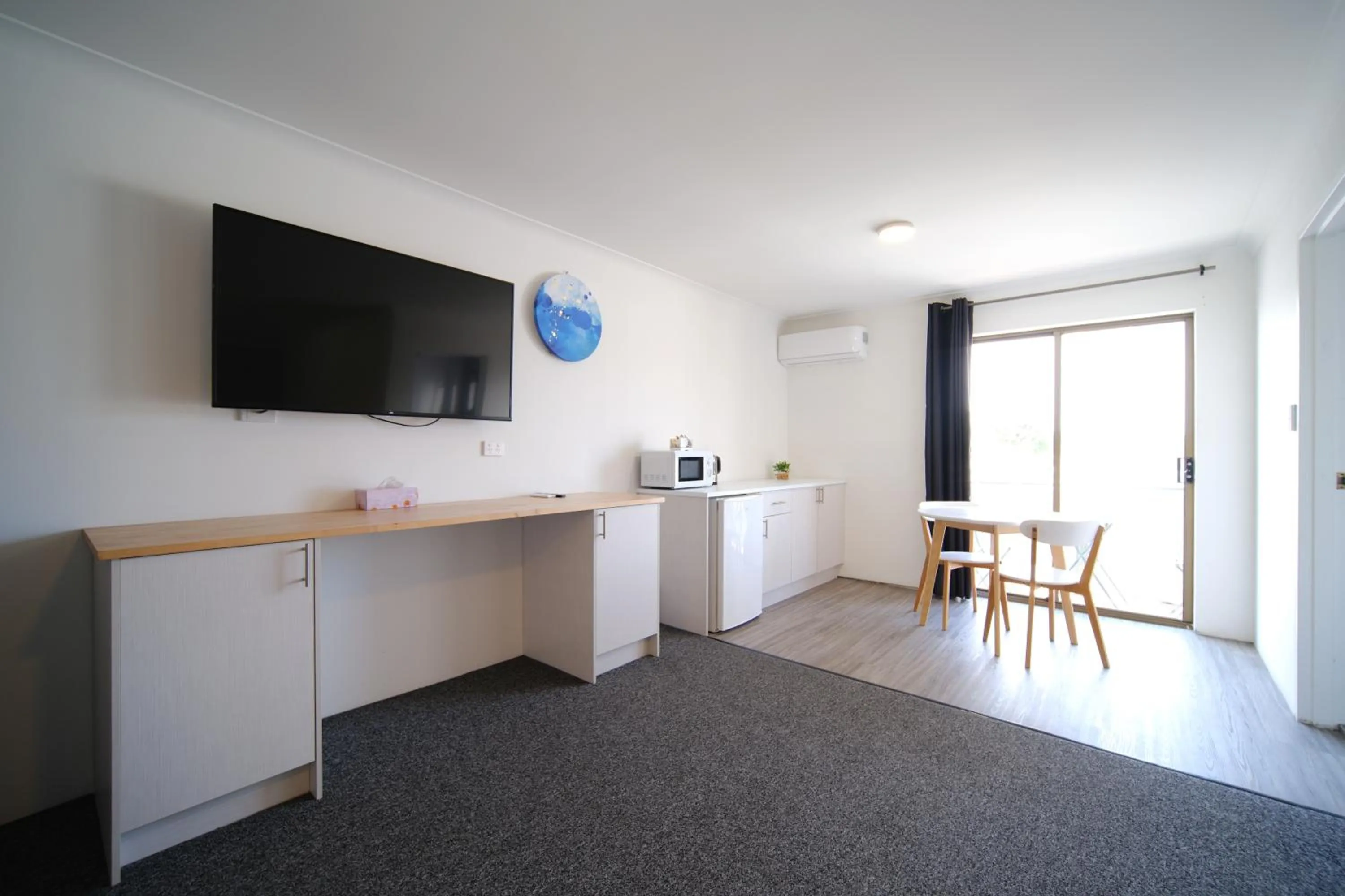 TV and multimedia in Lakeside Inn Wollongong