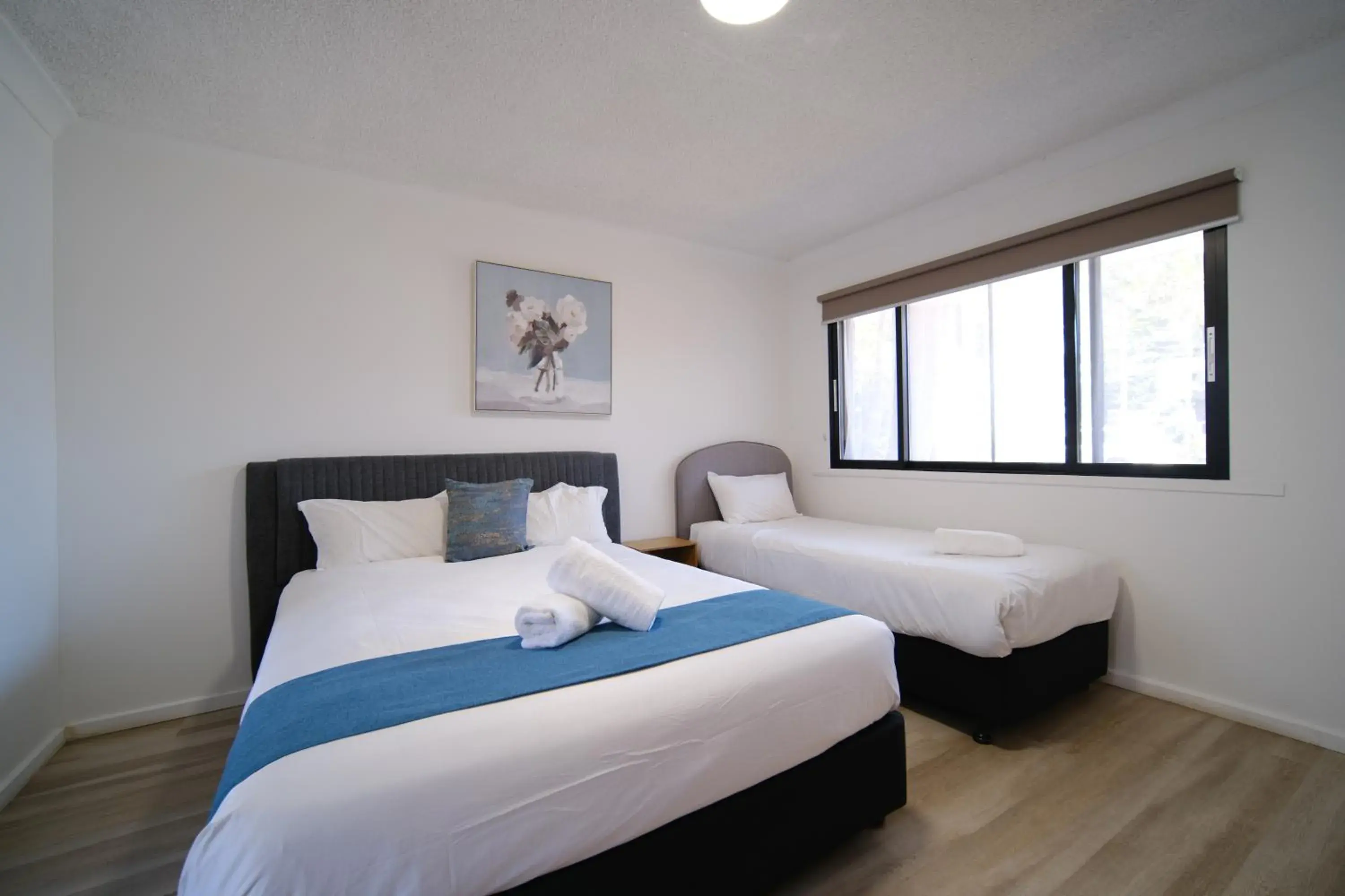 Lakeside Pet Friendly Queen Single Room in Lakeside Inn Wollongong Lakeside Pet Friendly Queen Single Room in Lakeside Inn Wollongong