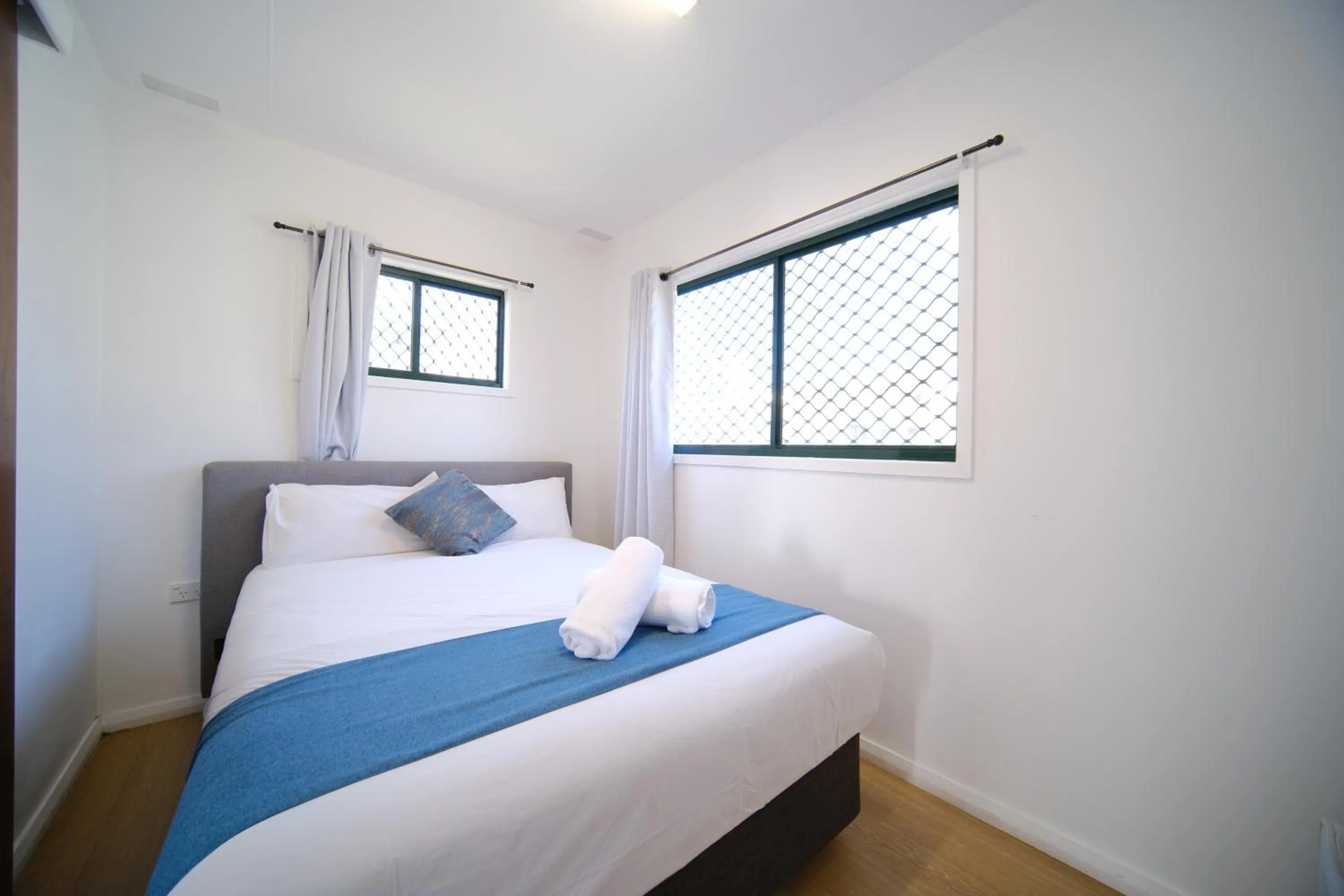 Bed in Lakeside Inn Wollongong